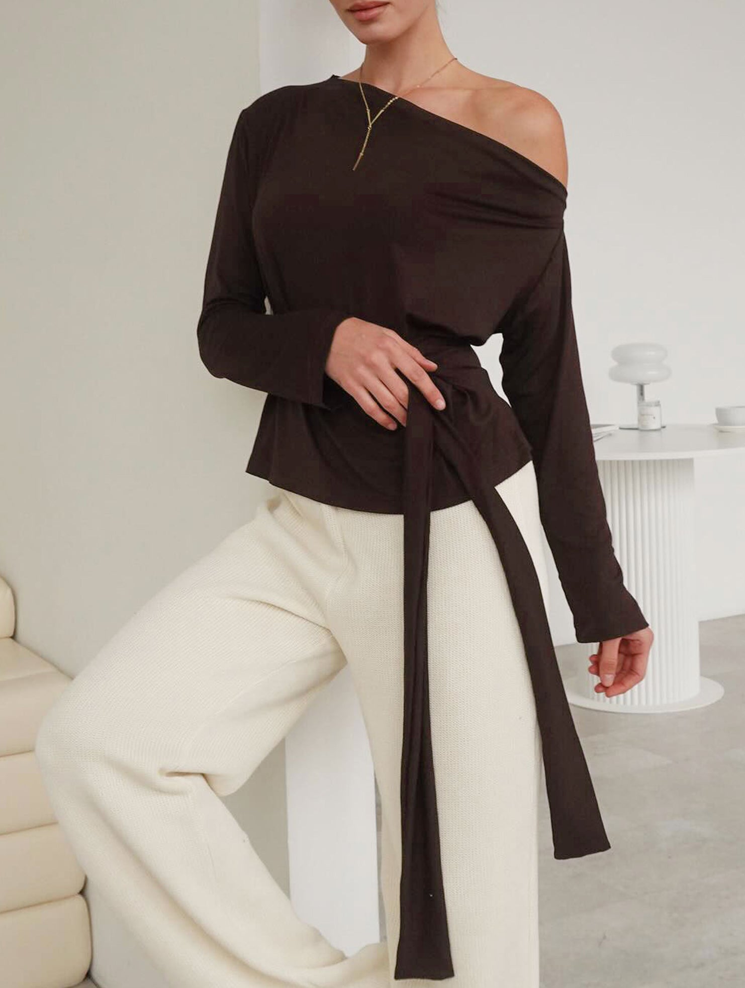 Sexy off-the-shoulder fitted waist top with straps