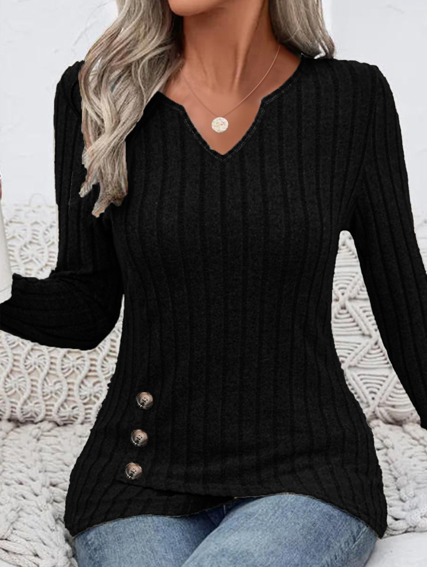 Fashionable V-neck long-sleeved knitwear
