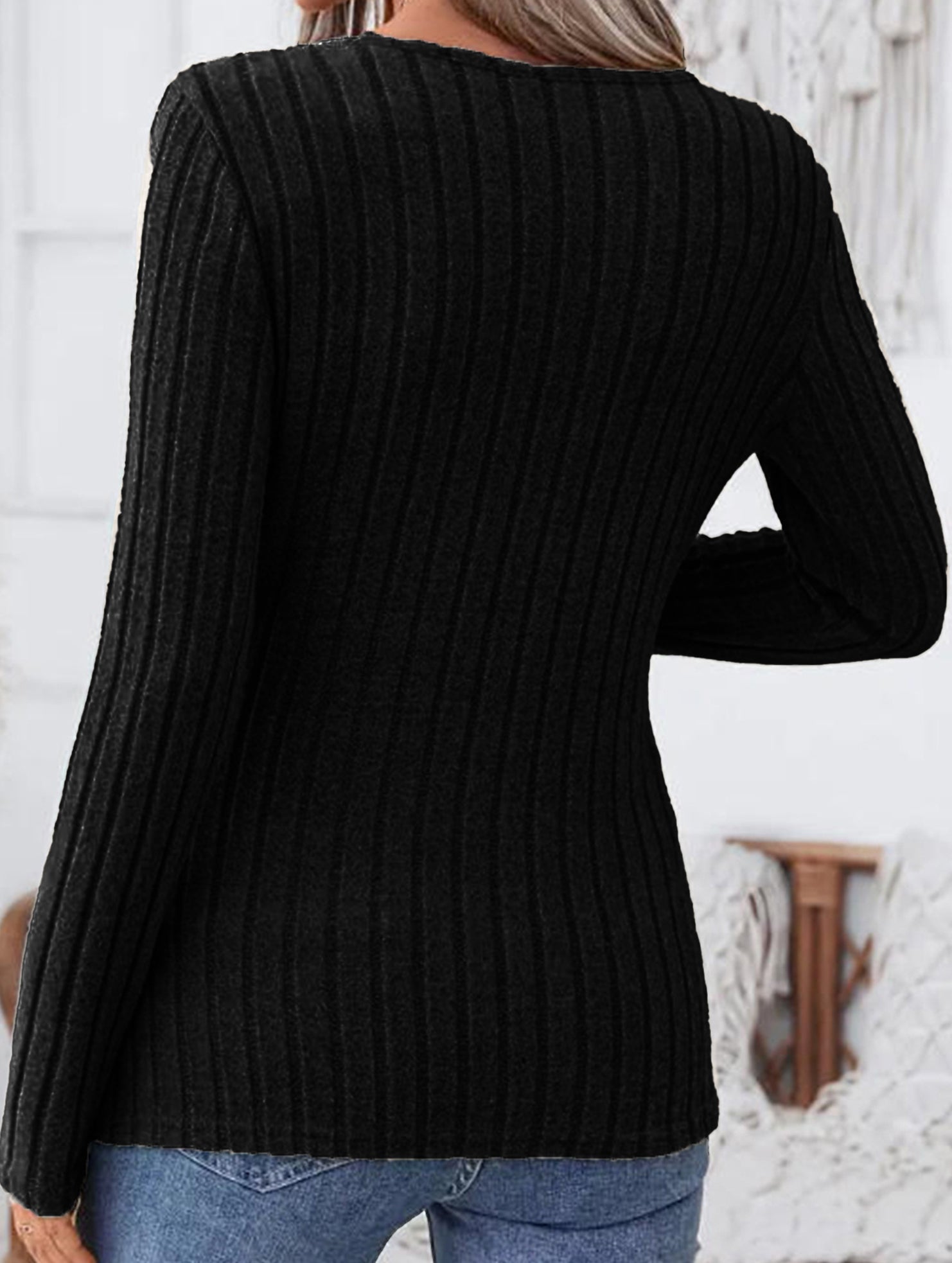 Fashionable V-neck long-sleeved knitwear