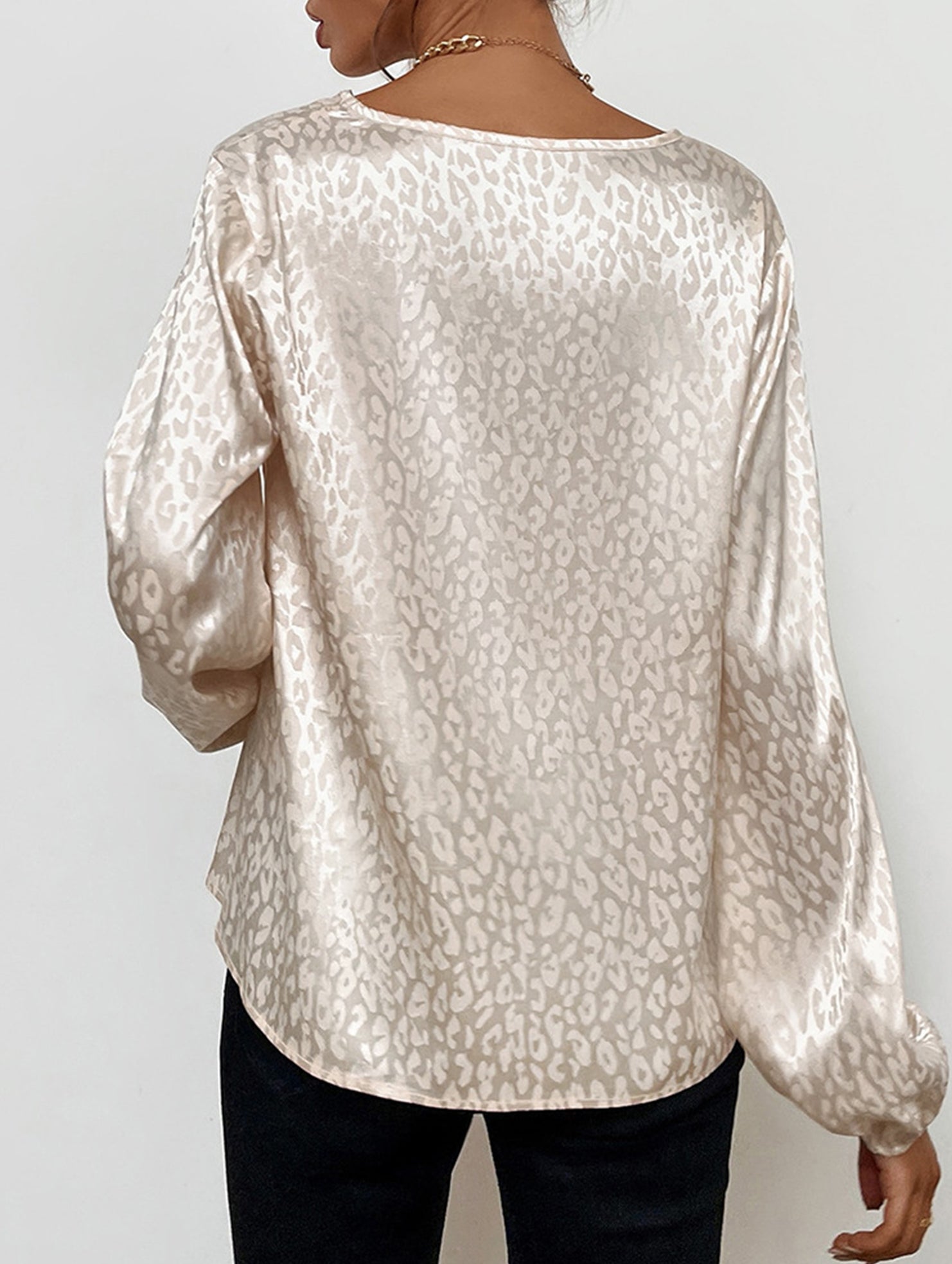 V-neck leopard print pullover shirt