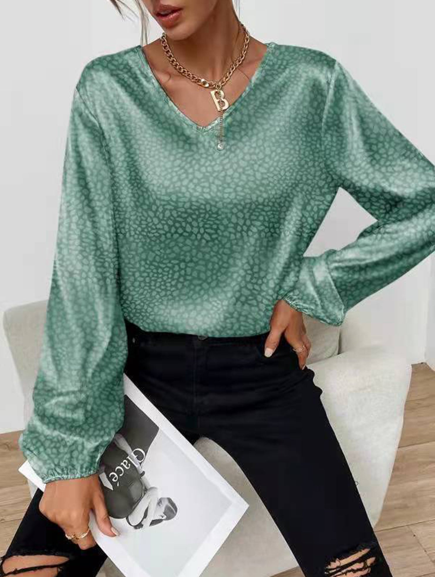 V-neck leopard print pullover shirt