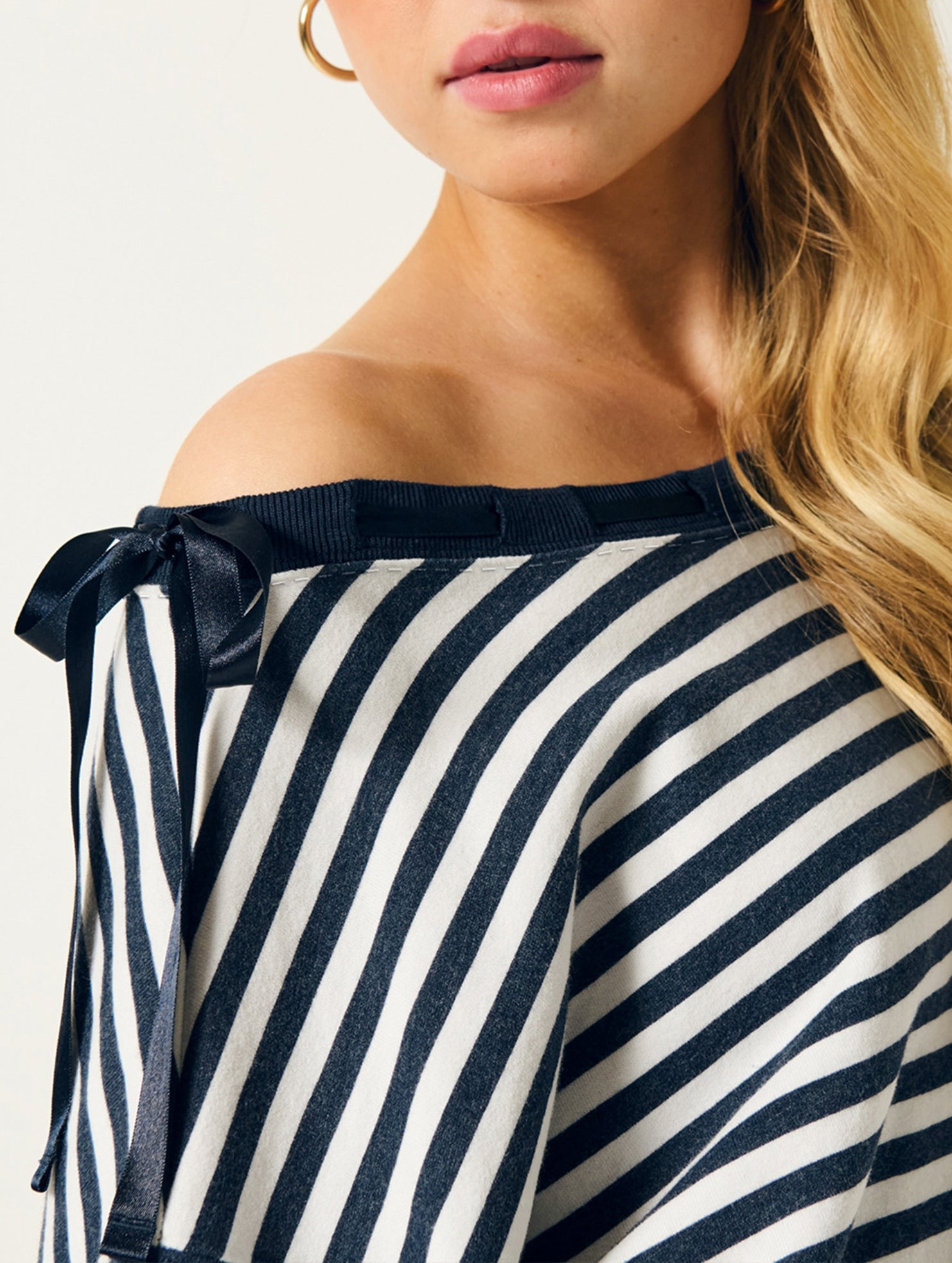 Casual off-shoulder classic striped sweatshirt