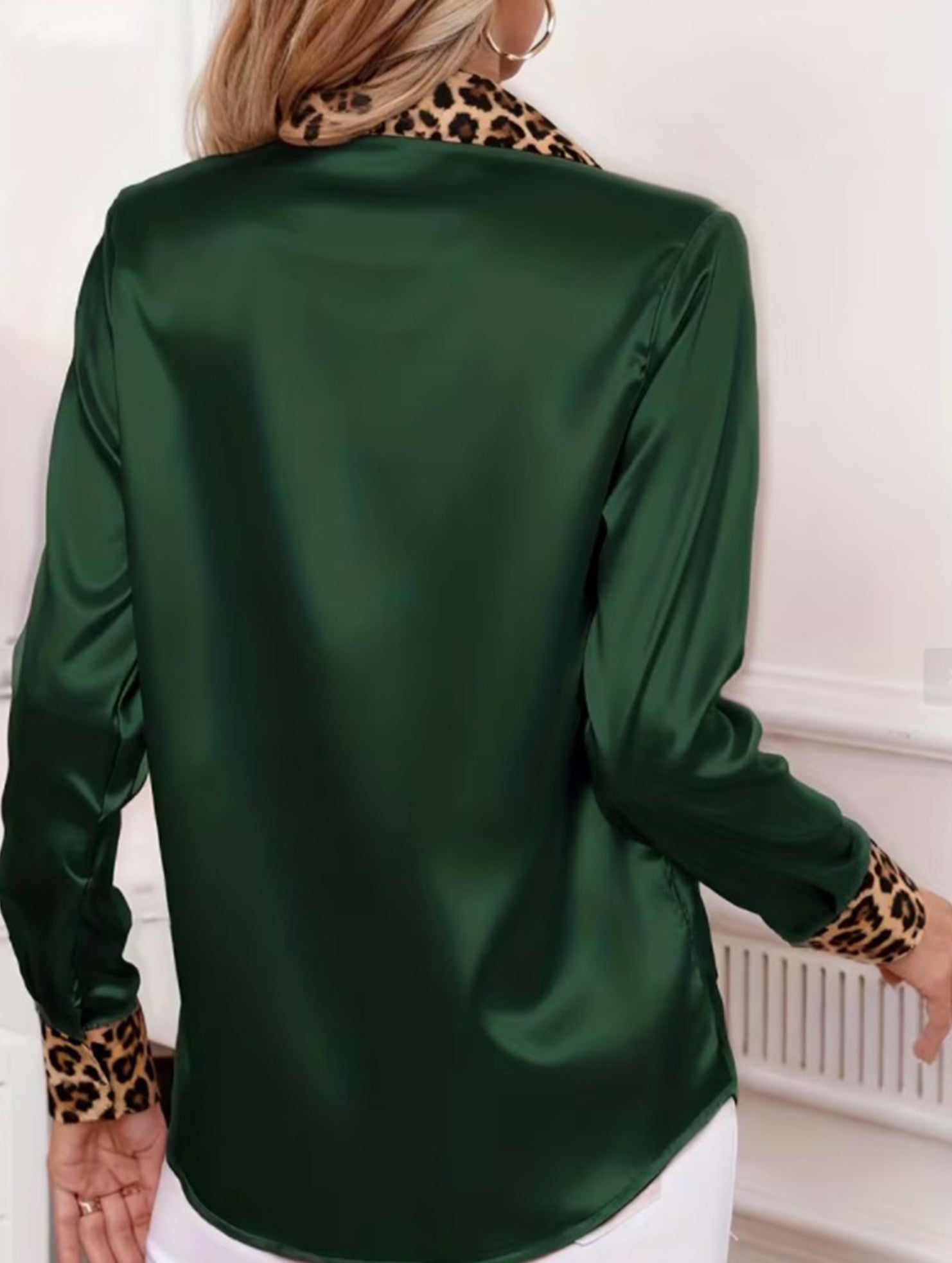 Leopard print crew neck spliced satin shirt