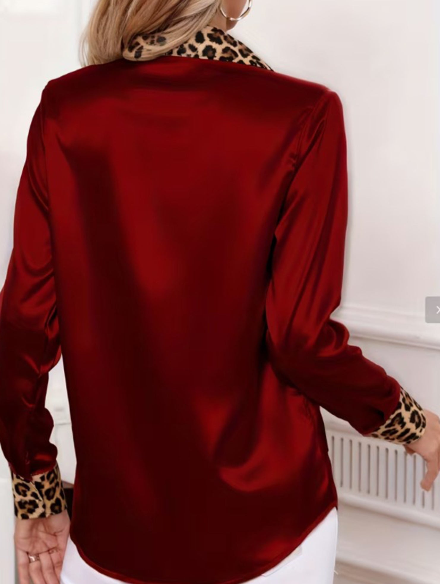 Leopard print crew neck spliced satin shirt