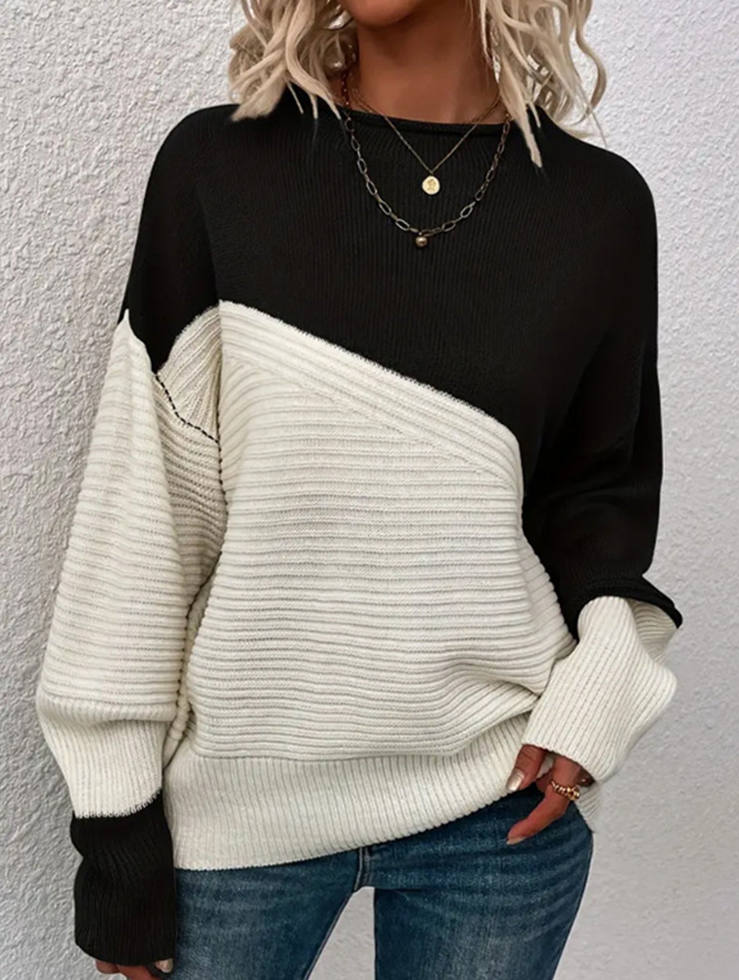 Color-blocked long-sleeved crew neck knit sweater