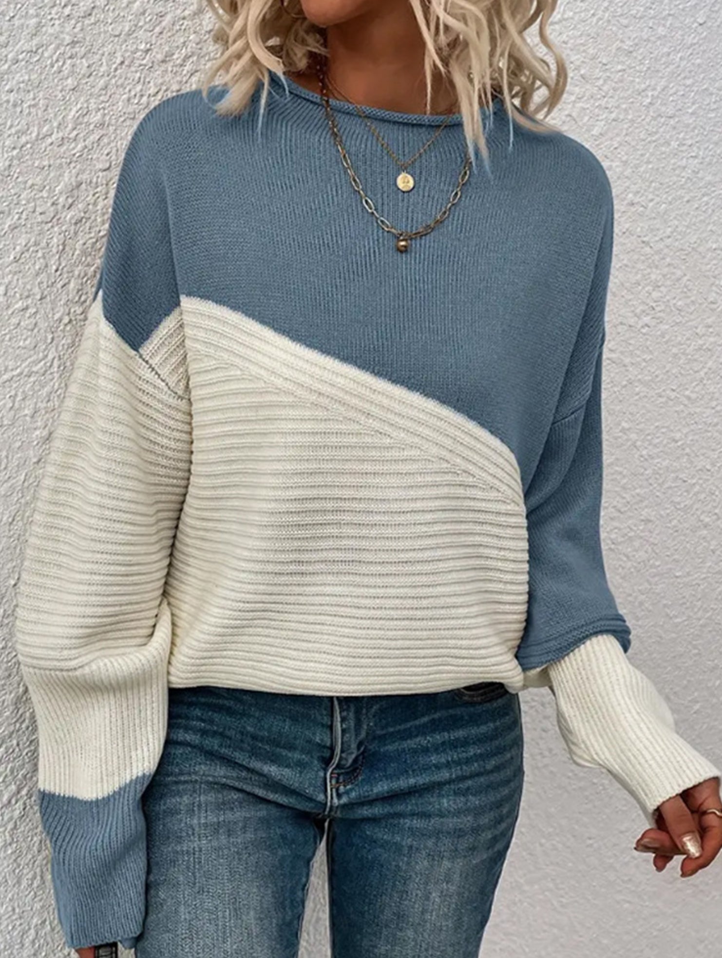 Color-blocked long-sleeved crew neck knit sweater