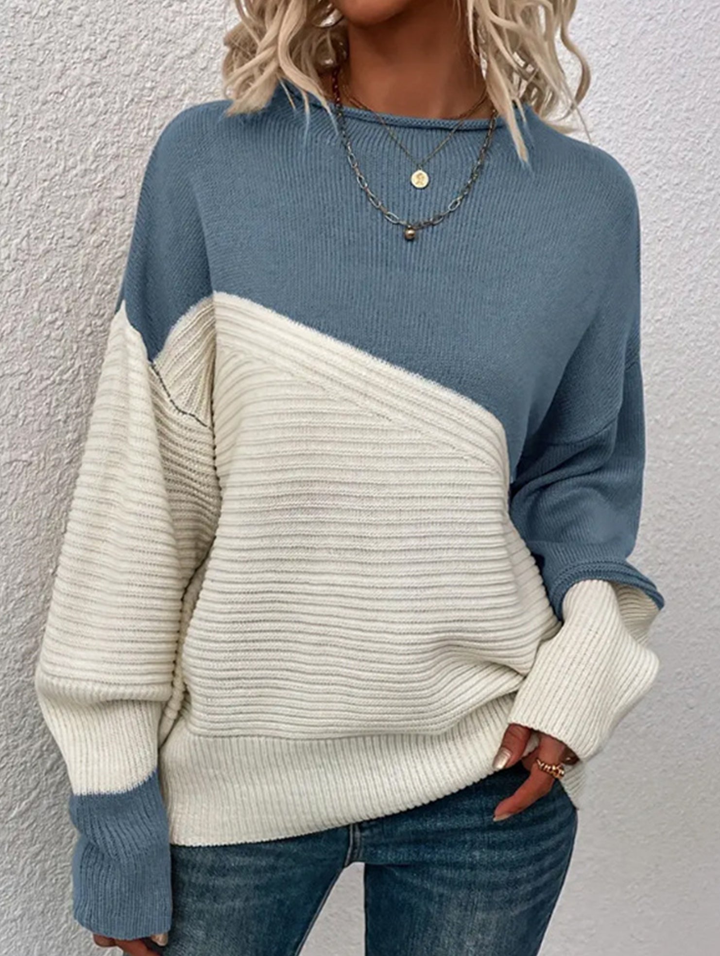 Color-blocked long-sleeved crew neck knit sweater