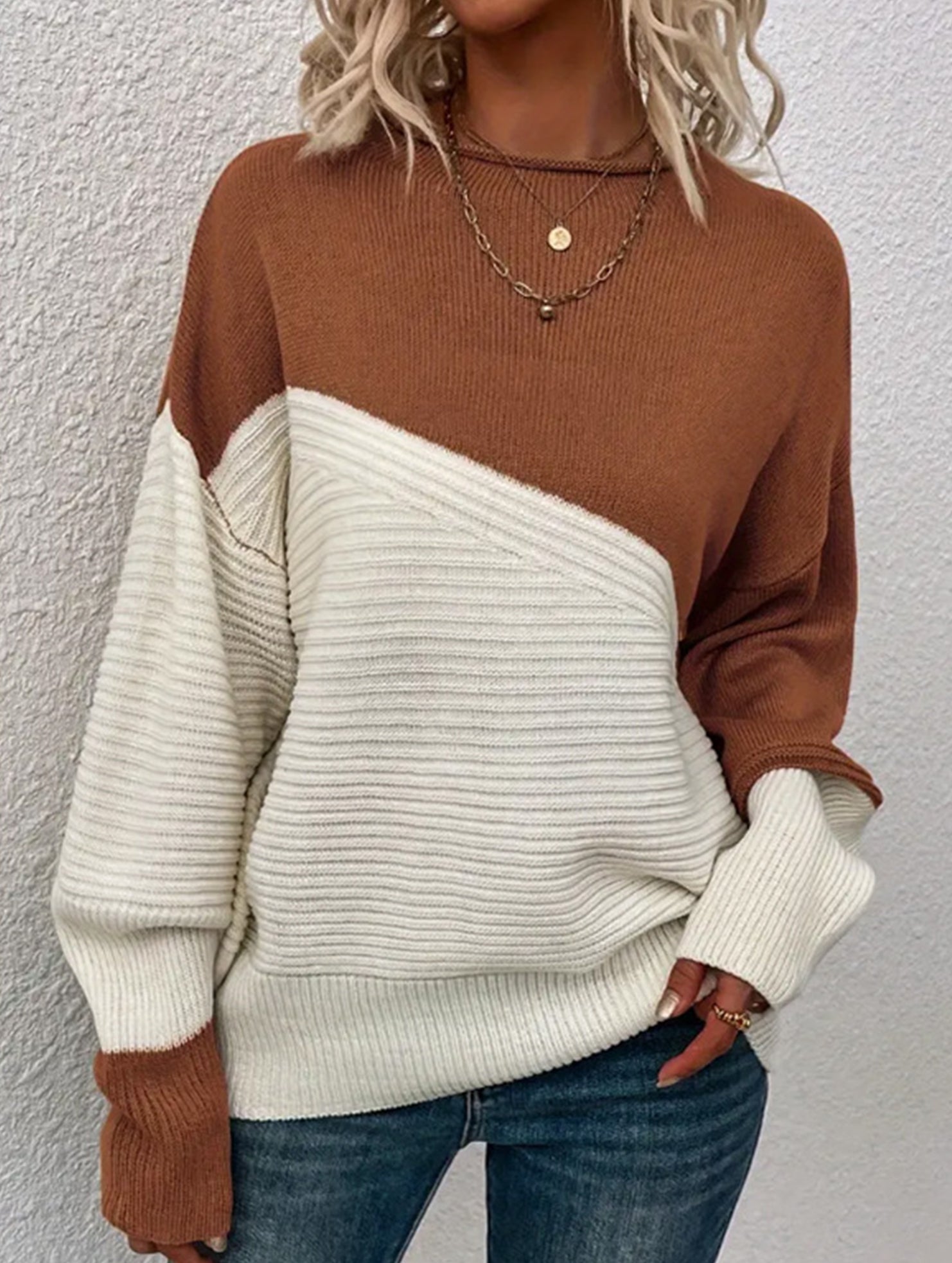 Color-blocked long-sleeved crew neck knit sweater