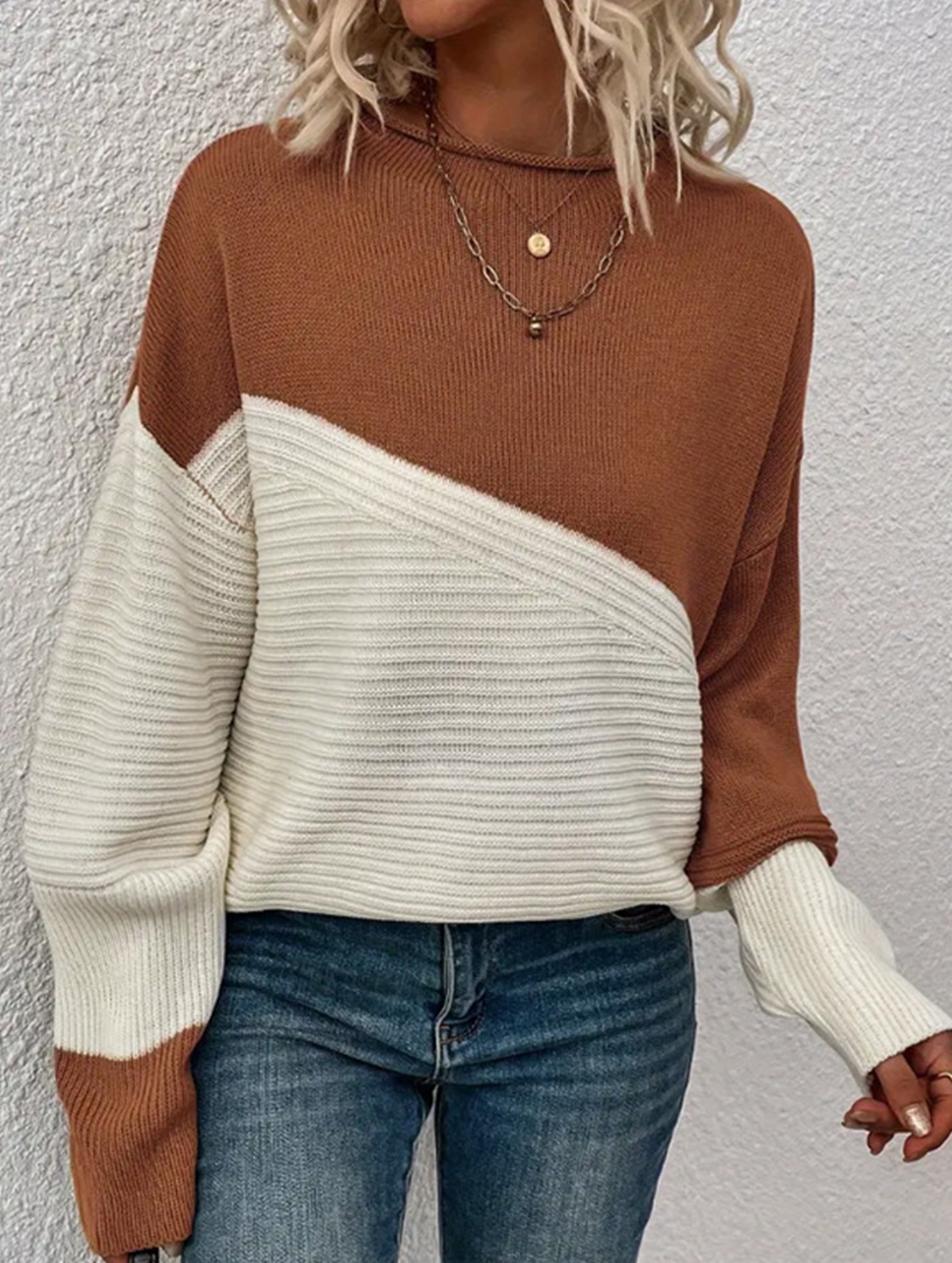 Color-blocked long-sleeved crew neck knit sweater
