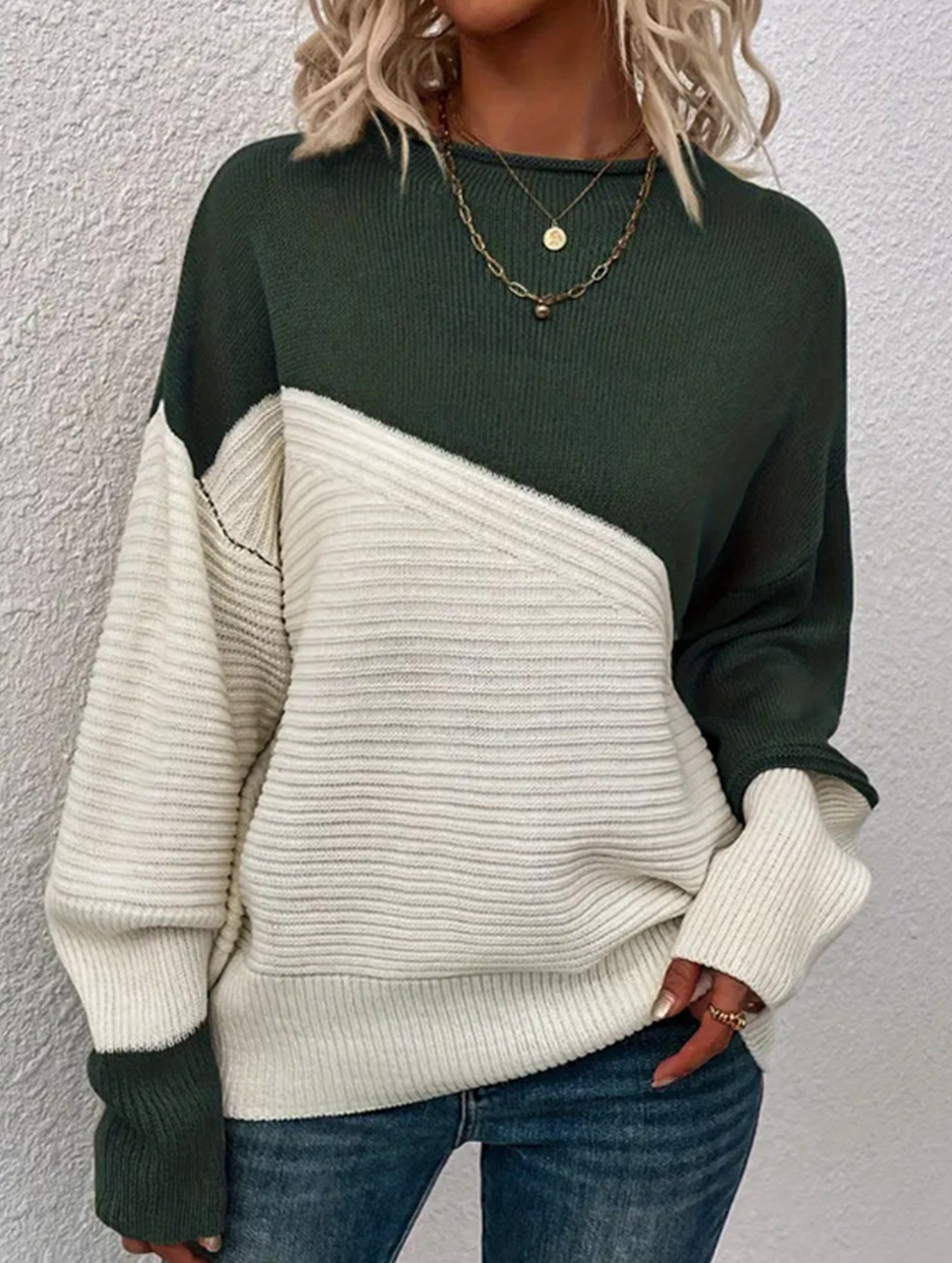 Color-blocked long-sleeved crew neck knit sweater