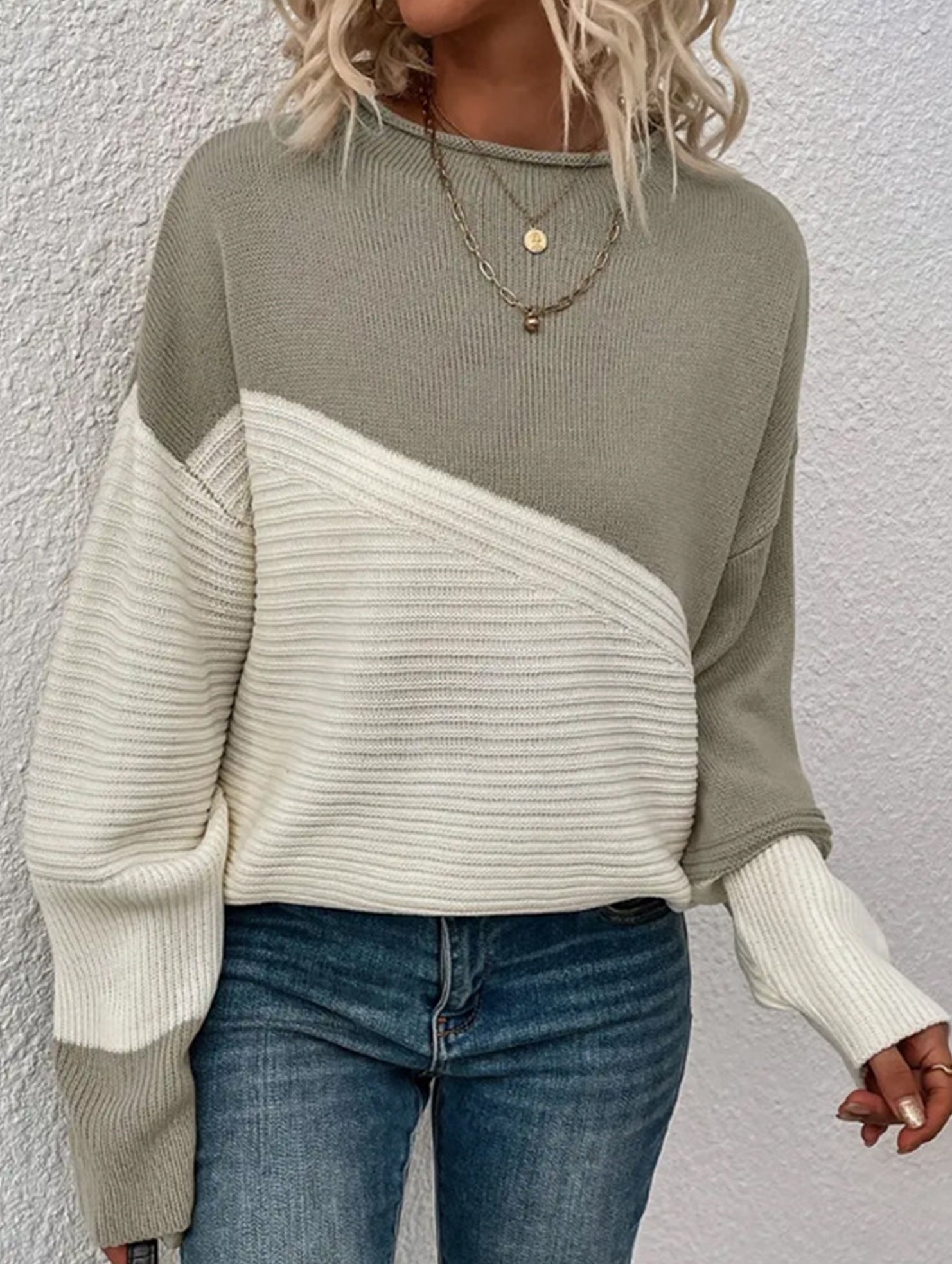 Color-blocked long-sleeved crew neck knit sweater