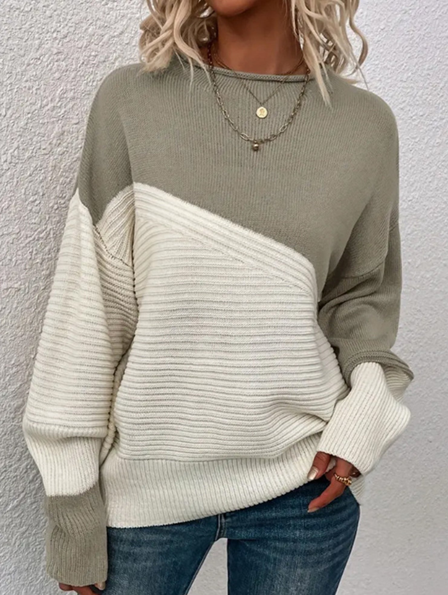 Color-blocked long-sleeved crew neck knit sweater