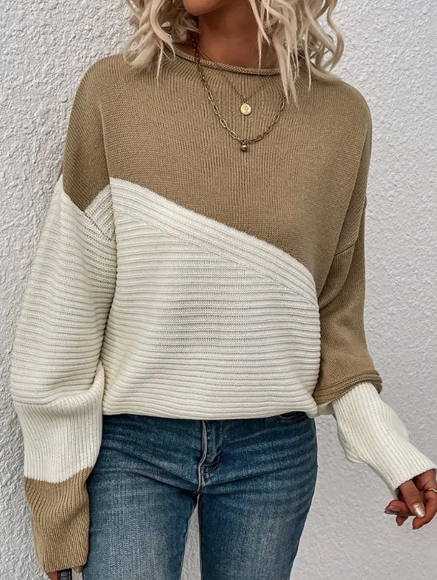 Color-blocked long-sleeved crew neck knit sweater