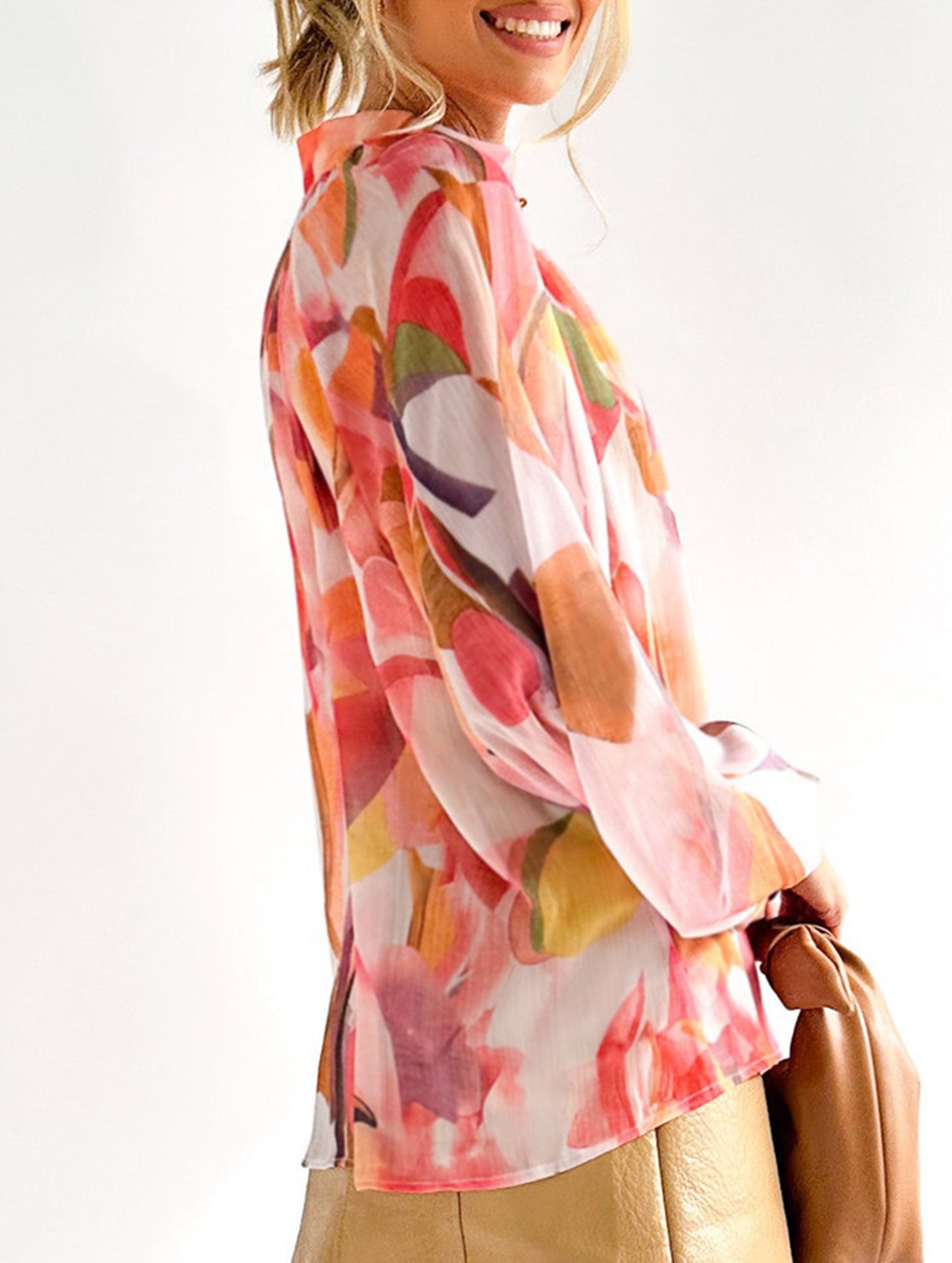 Stylish V-neck printed shirt for women_CWTBLL02022