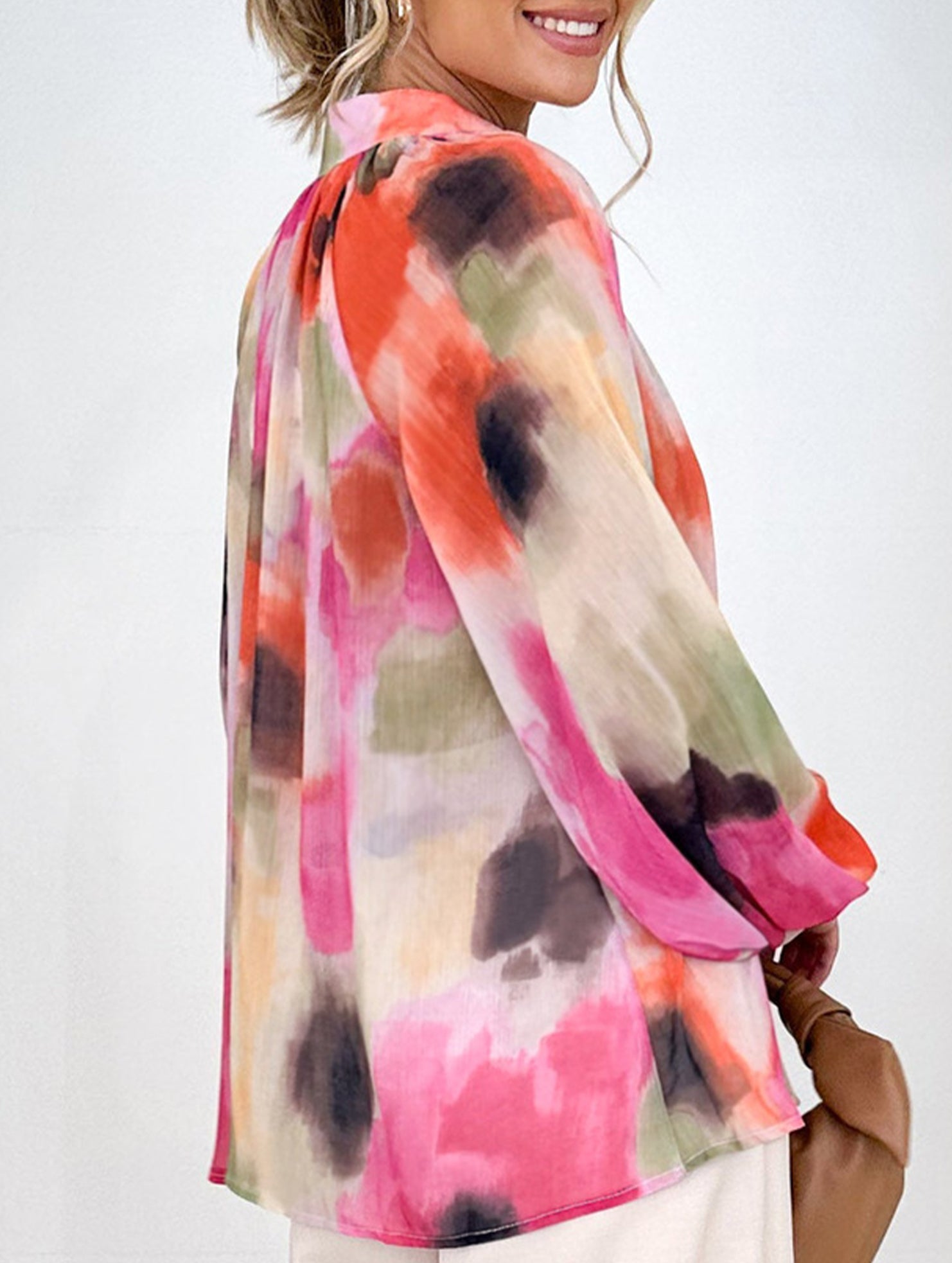 Stylish V-neck printed shirt for women_CWTBLL02022