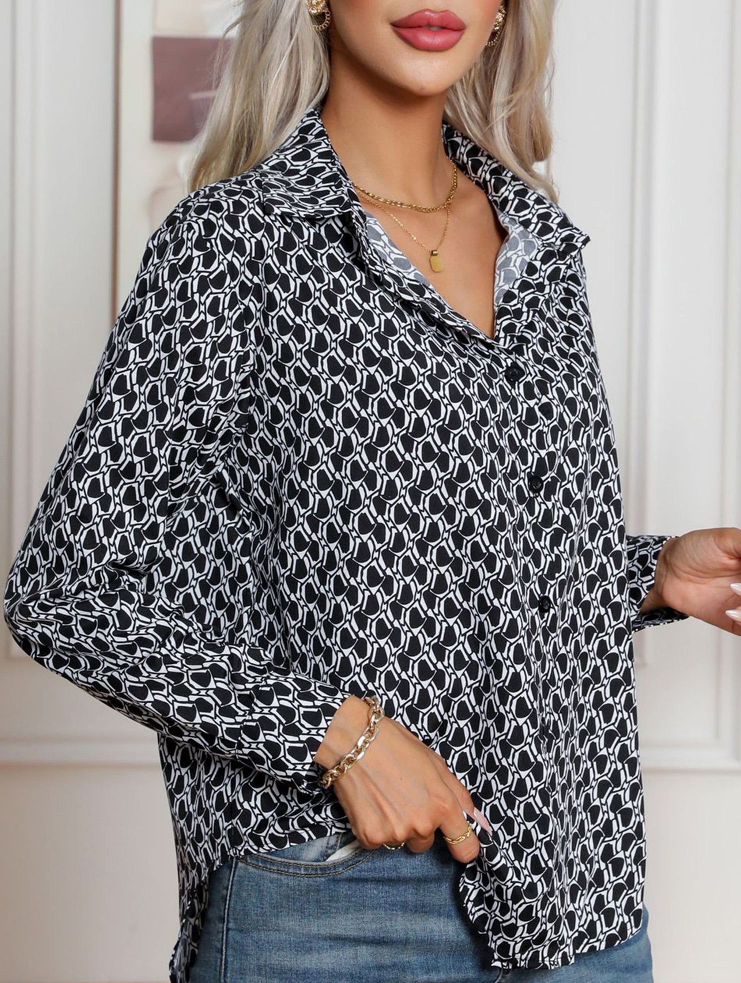 Fashionable geometric print shirt for women_CWTBLL02306