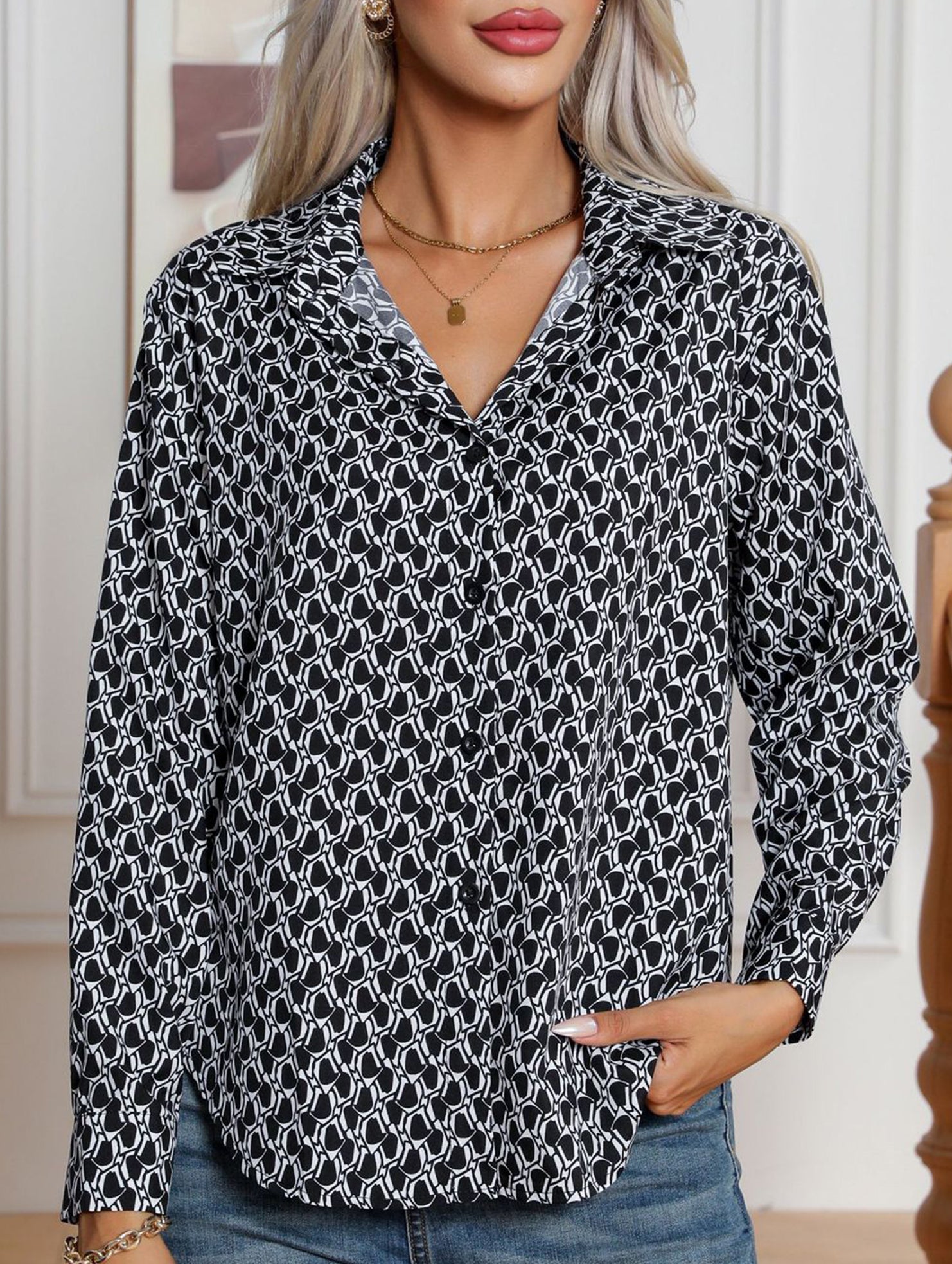 Fashionable geometric print shirt for women_CWTBLL02306
