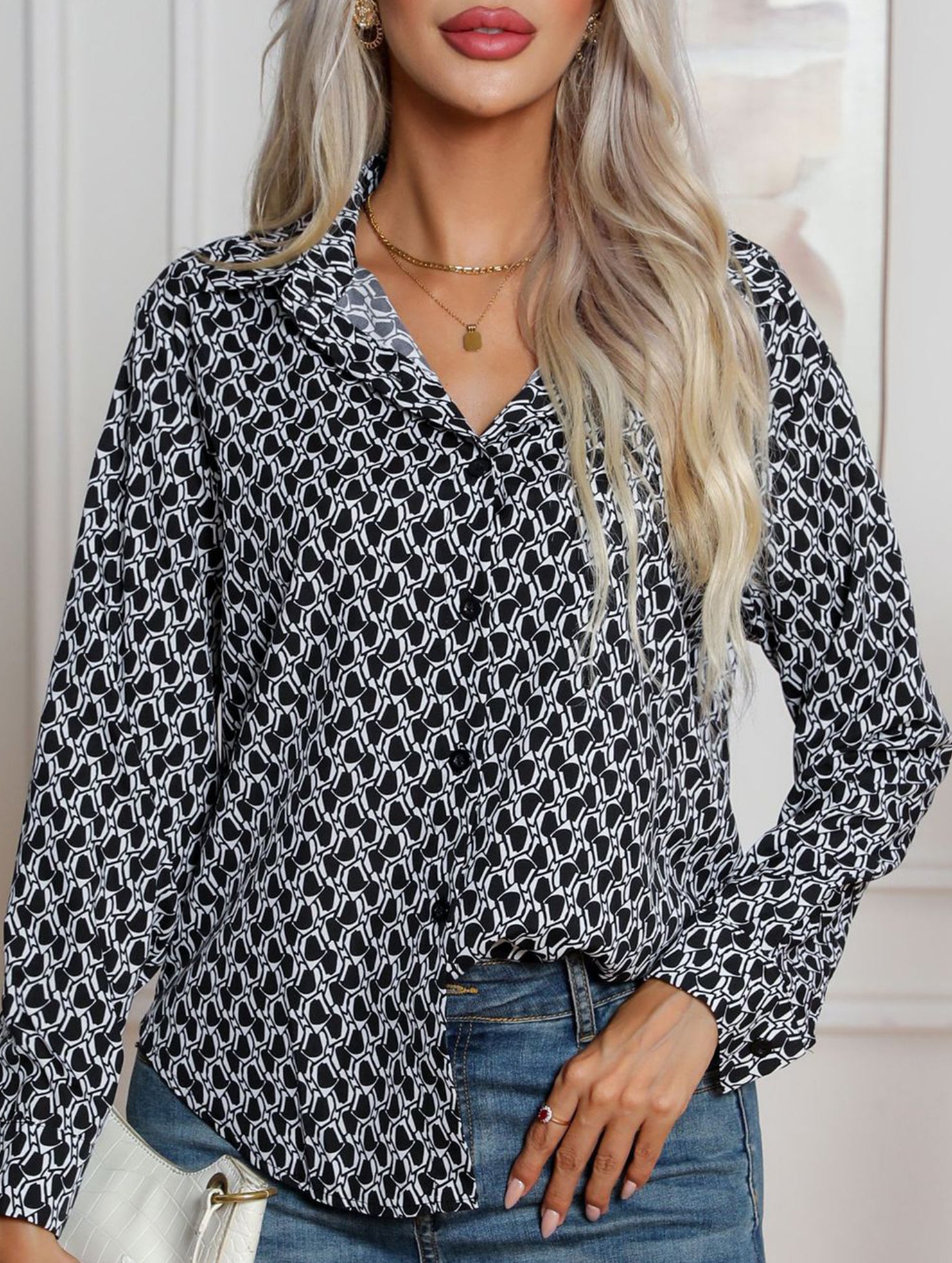 Fashionable geometric print shirt for women_CWTBLL02306