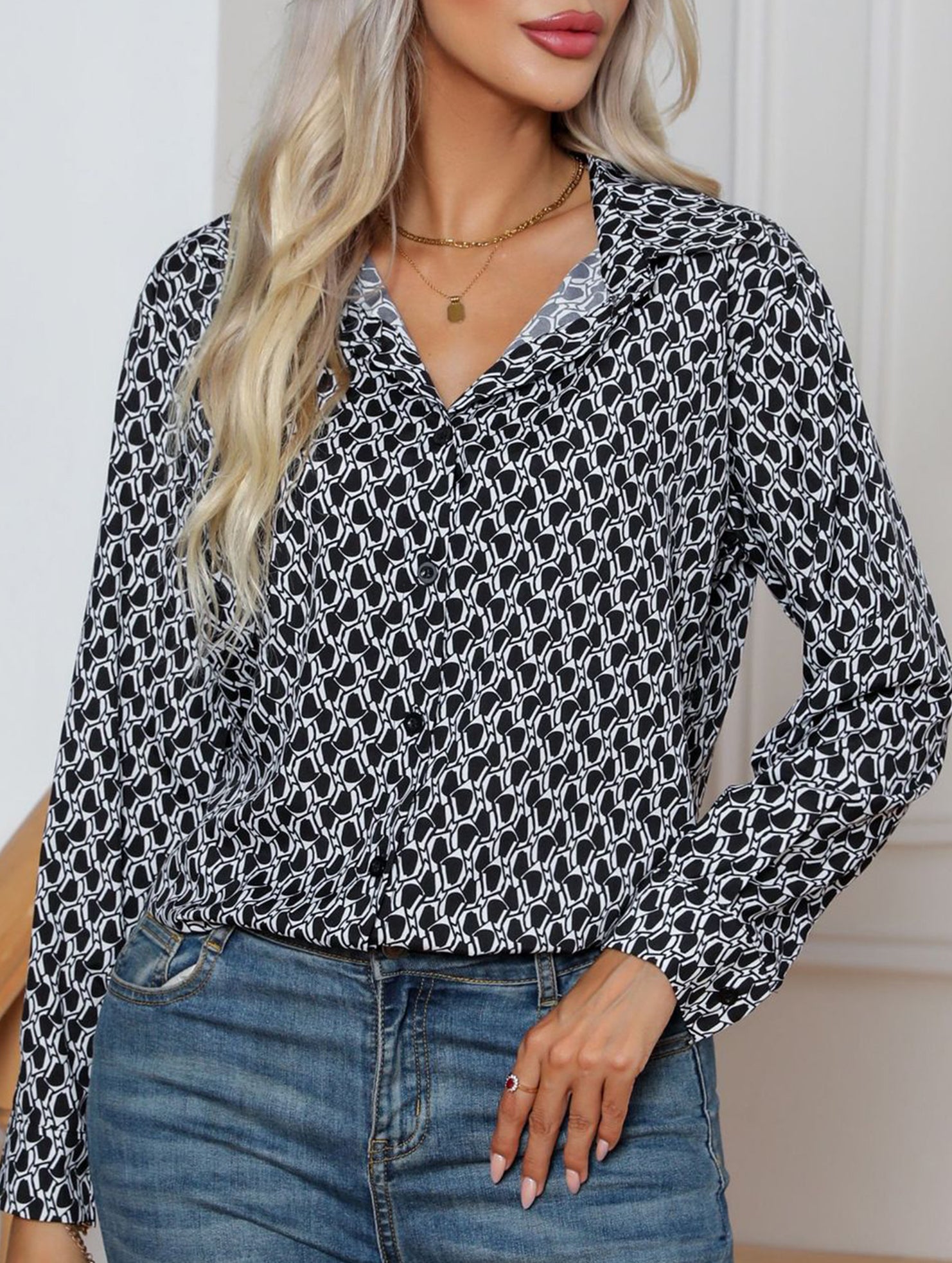 Fashionable geometric print shirt for women_CWTBLL02306