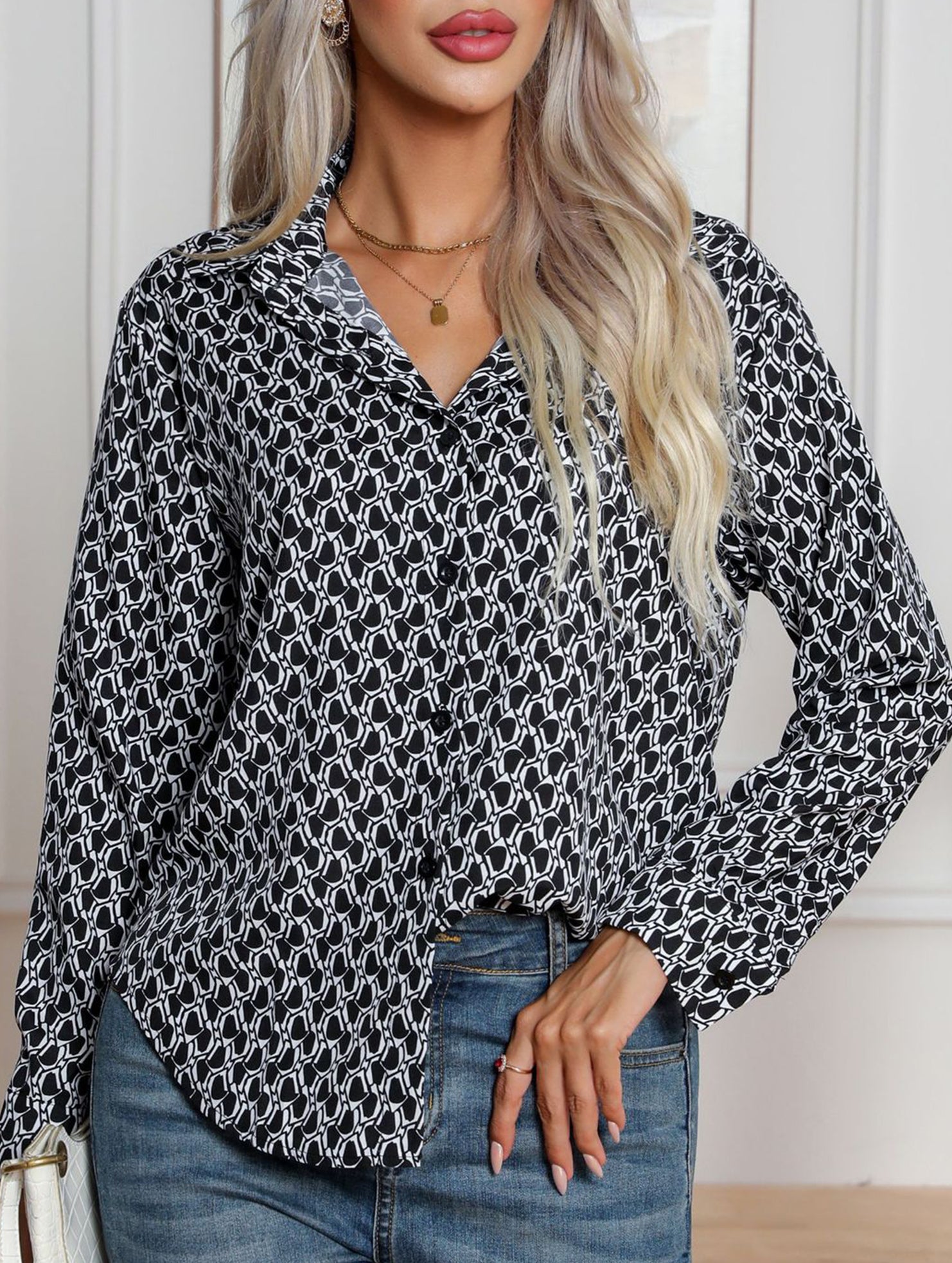 Fashionable geometric print shirt for women_CWTBLL02306