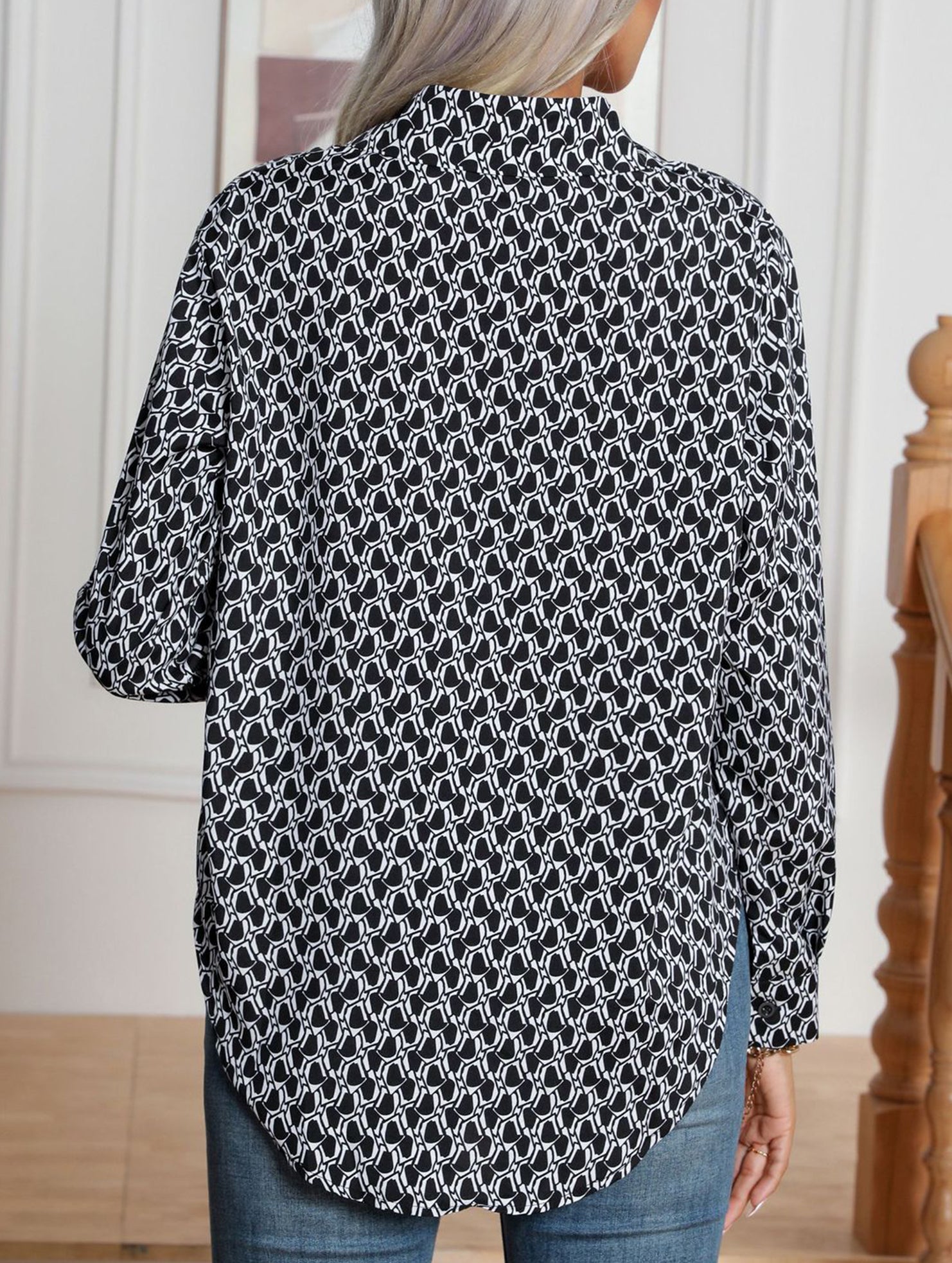 Fashionable geometric print shirt for women_CWTBLL02306