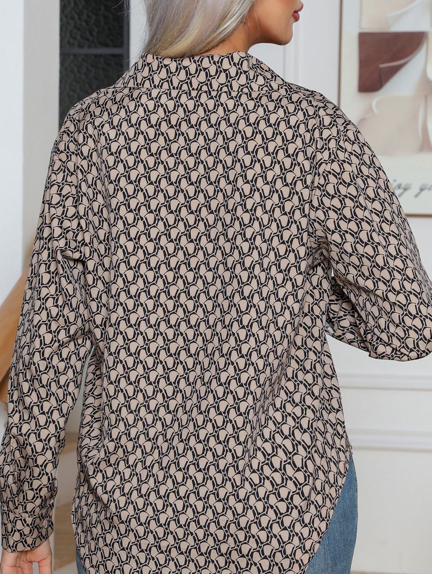 Fashionable geometric print shirt for women_CWTBLL02306