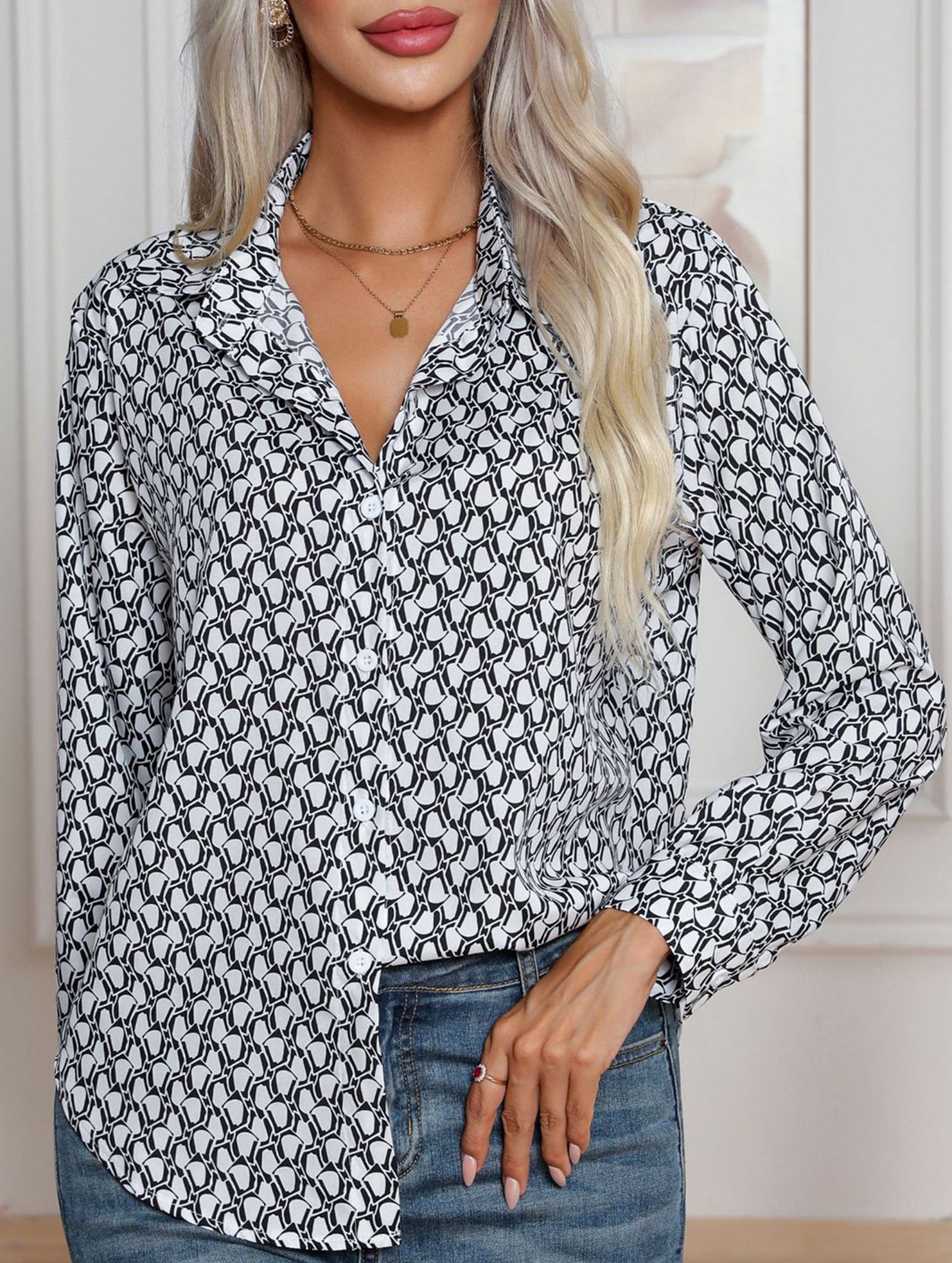 Fashionable geometric print shirt for women_CWTBLL02306