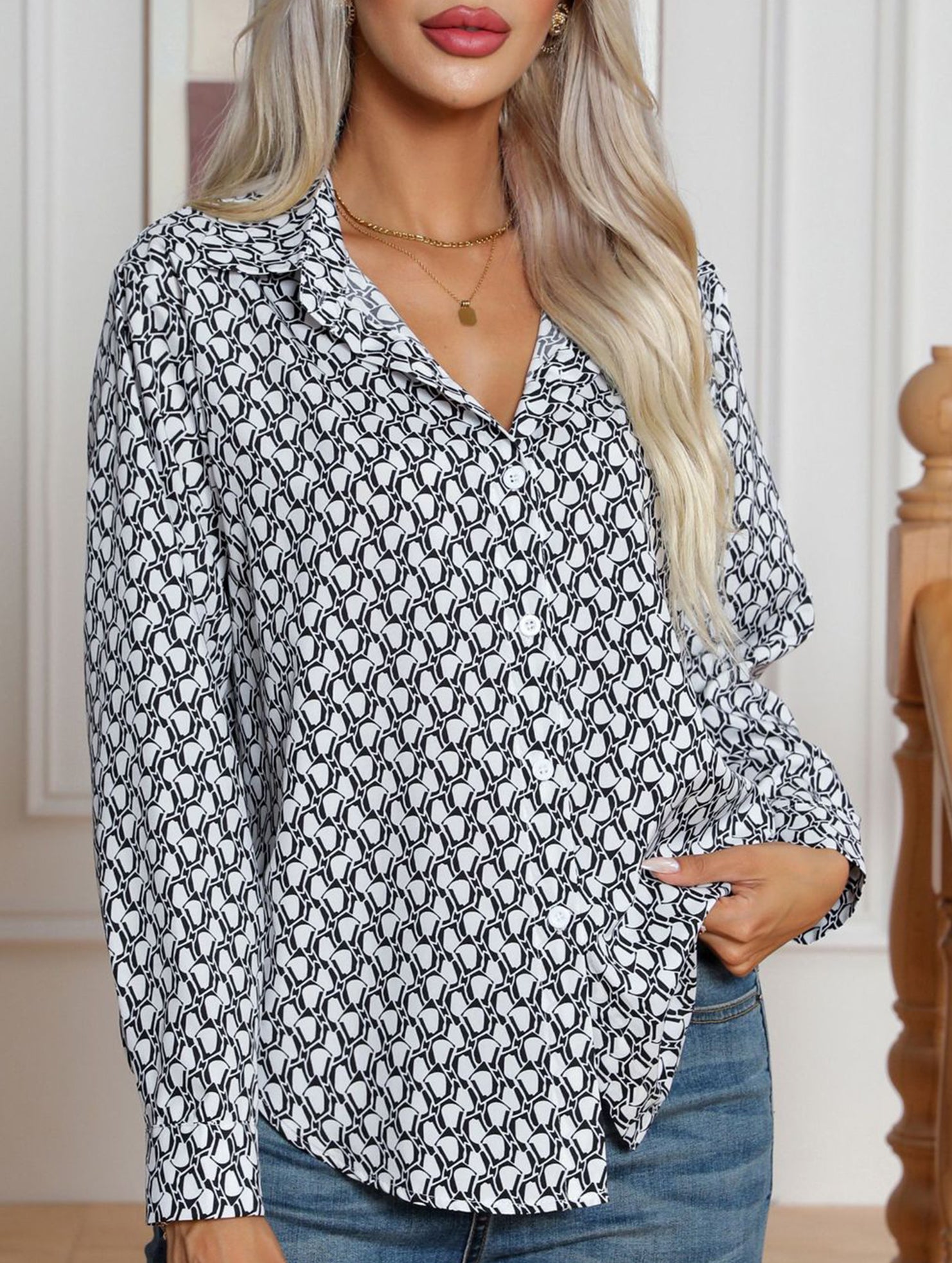 Fashionable geometric print shirt for women_CWTBLL02306