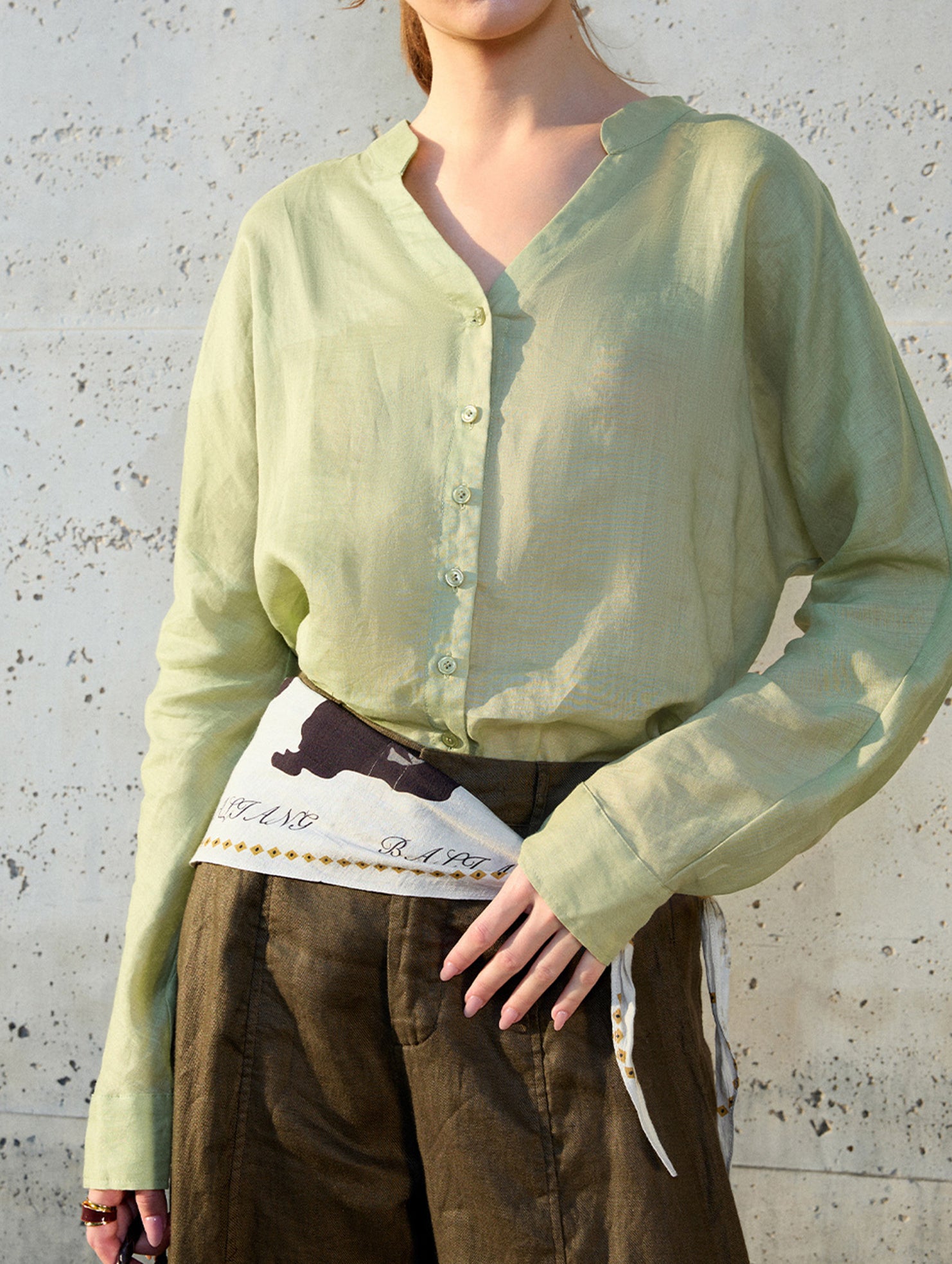 100% Ramie V Neck Lightweight Shirt_CWTBLL02358