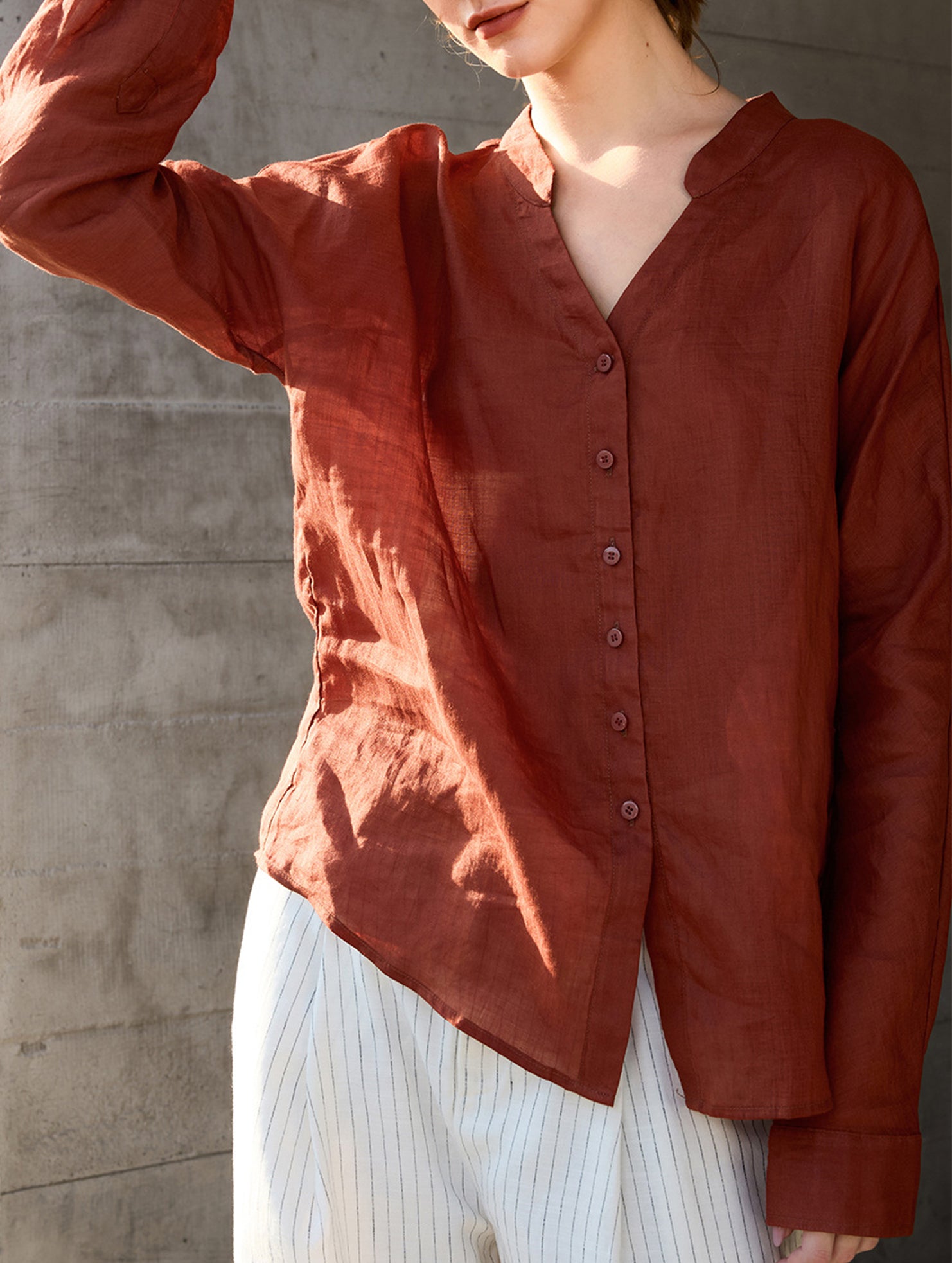 100% Ramie V Neck Lightweight Shirt_CWTBLL02358