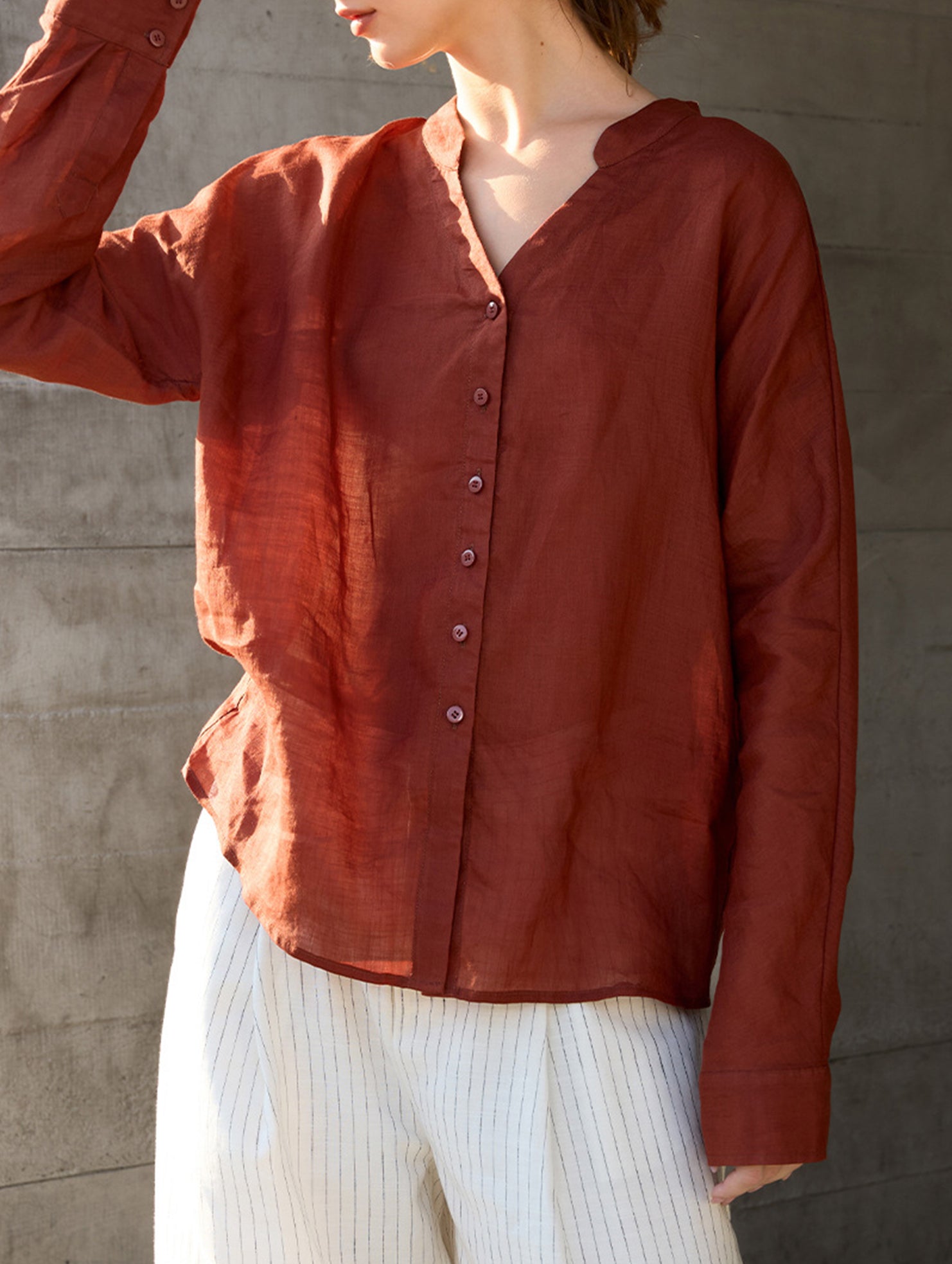 100% Ramie V Neck Lightweight Shirt_CWTBLL02358