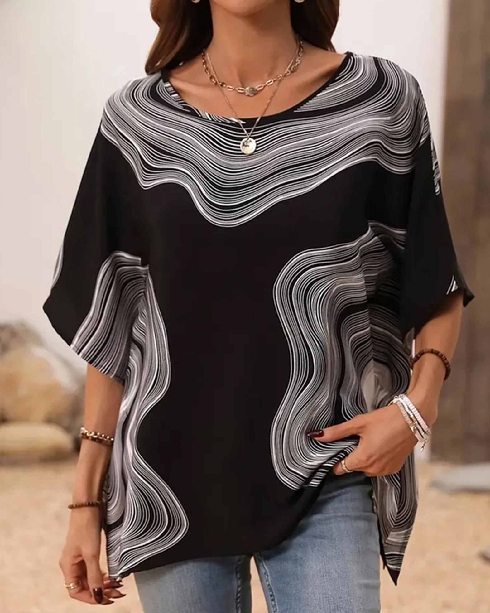 Casual Printed Bat Sleeve Top with V Neck and Loose Fit