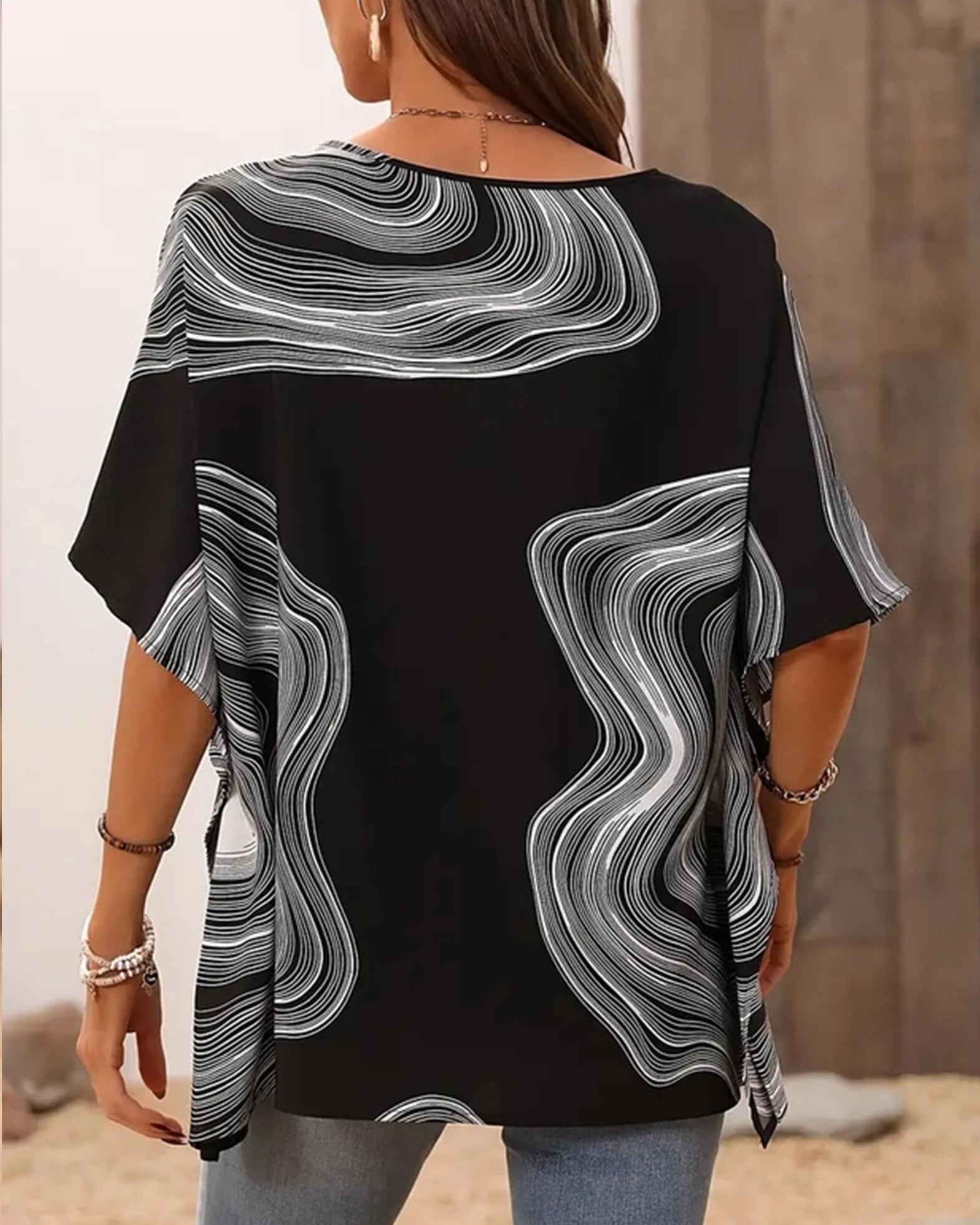 Casual Printed Bat Sleeve Top with V Neck and Loose Fit
