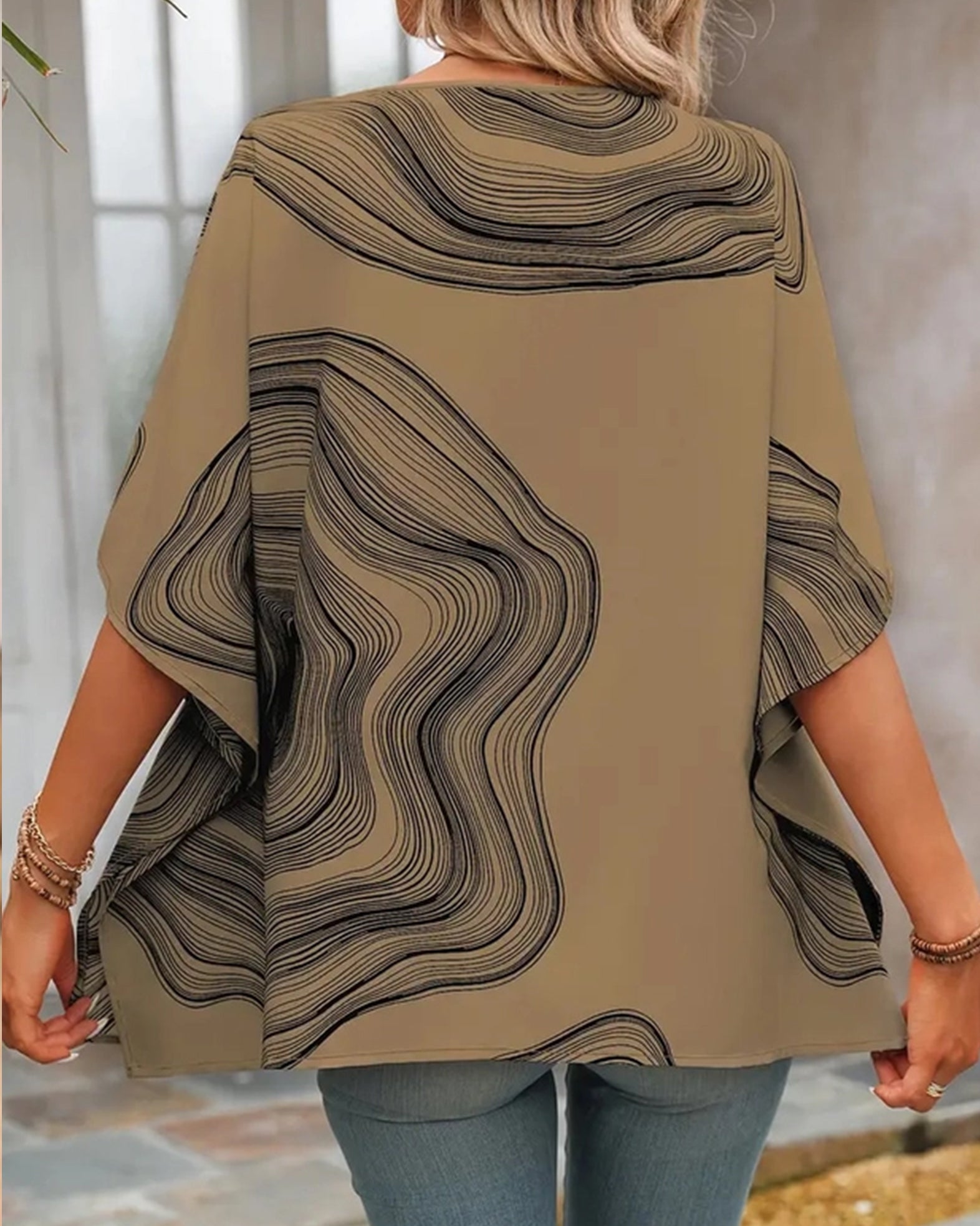 Casual Printed Bat Sleeve Top with V Neck and Loose Fit