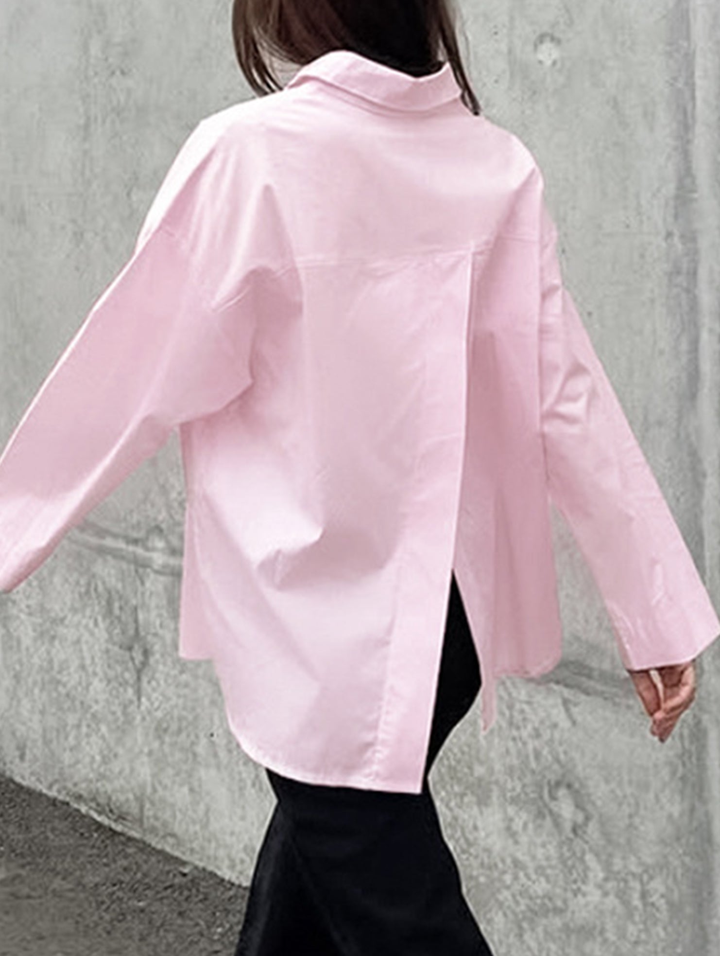 Women's elegant and versatile shirt with back slit_CWTSTL01308