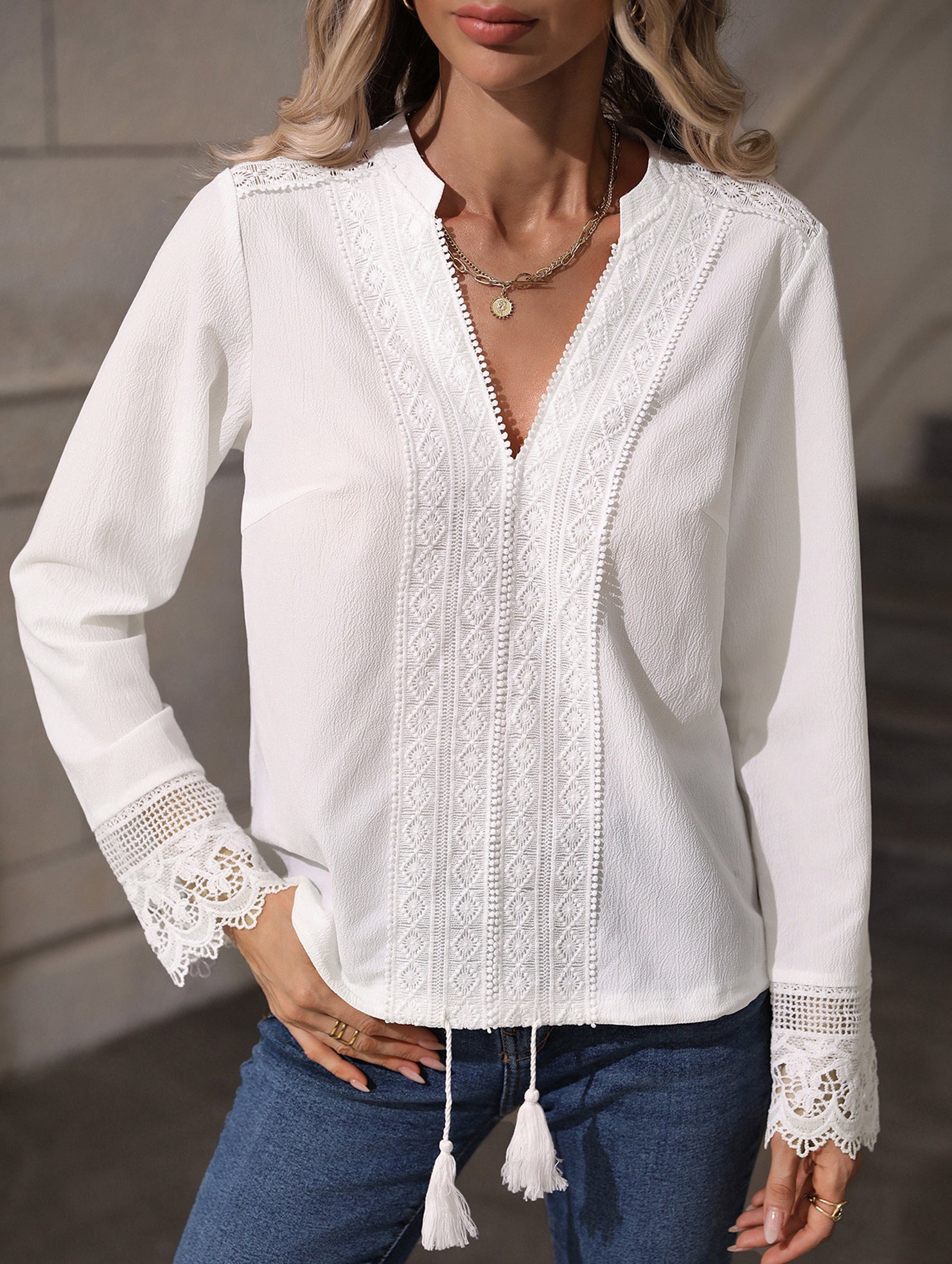 Niche V-neck lace tassel shirt, elegant and versatile