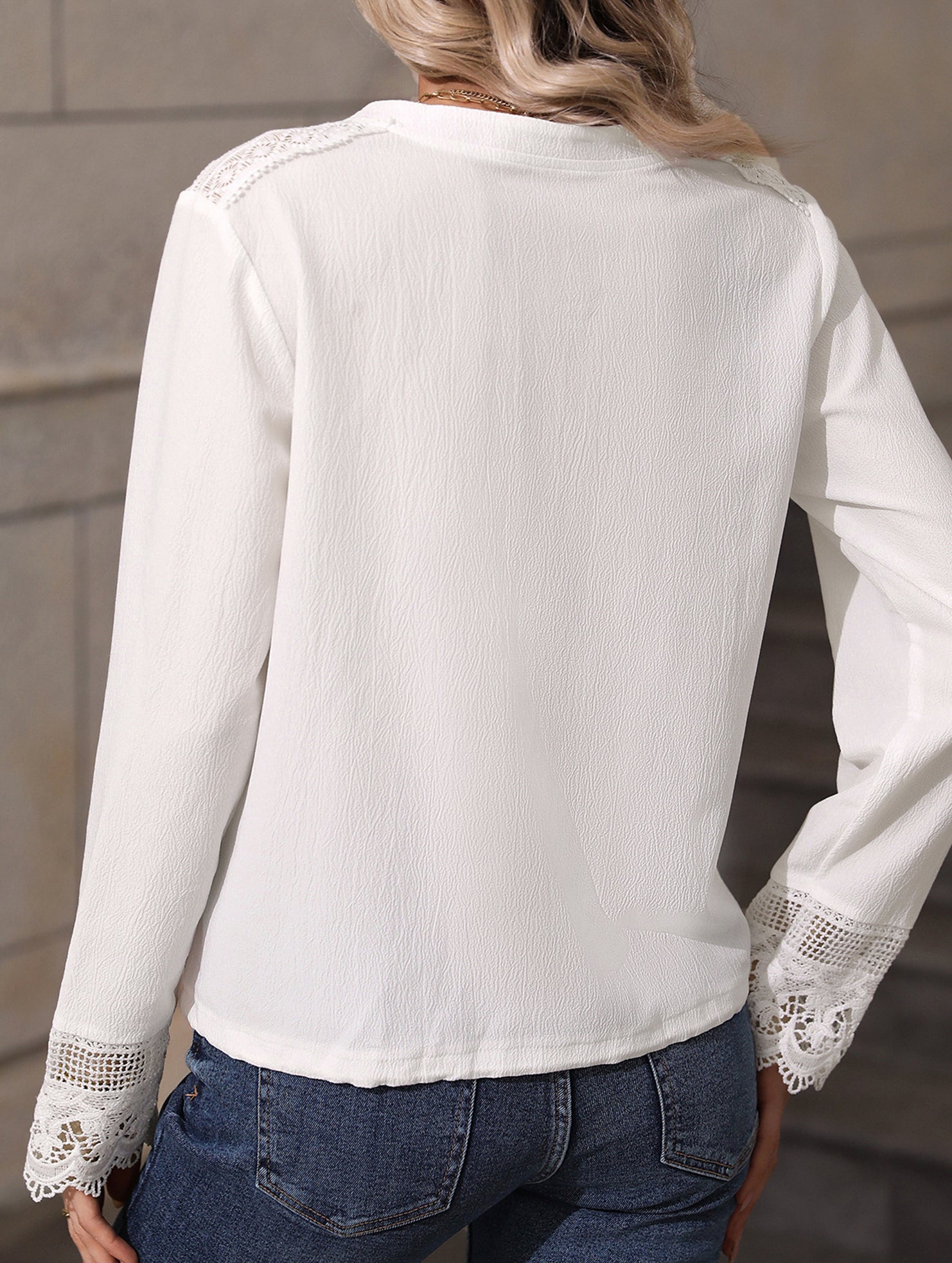 Niche V-neck lace tassel shirt, elegant and versatile