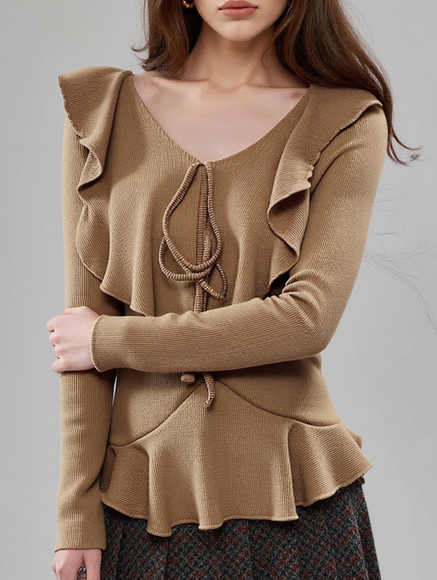 Ruffled V-neck slimming long-sleeved top for women
