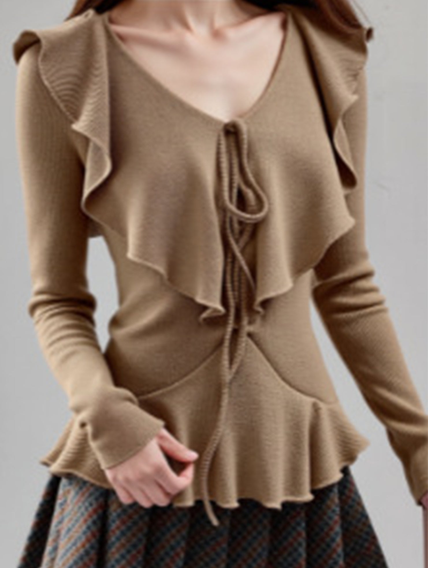 Ruffled V-neck slimming long-sleeved top for women