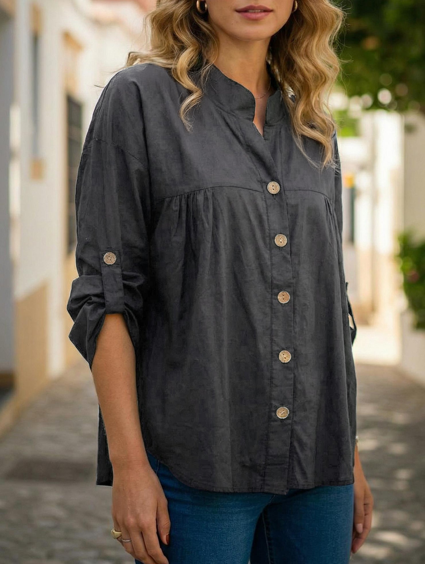 Loose V-neck pleated shirt for women_CWTSTL01392