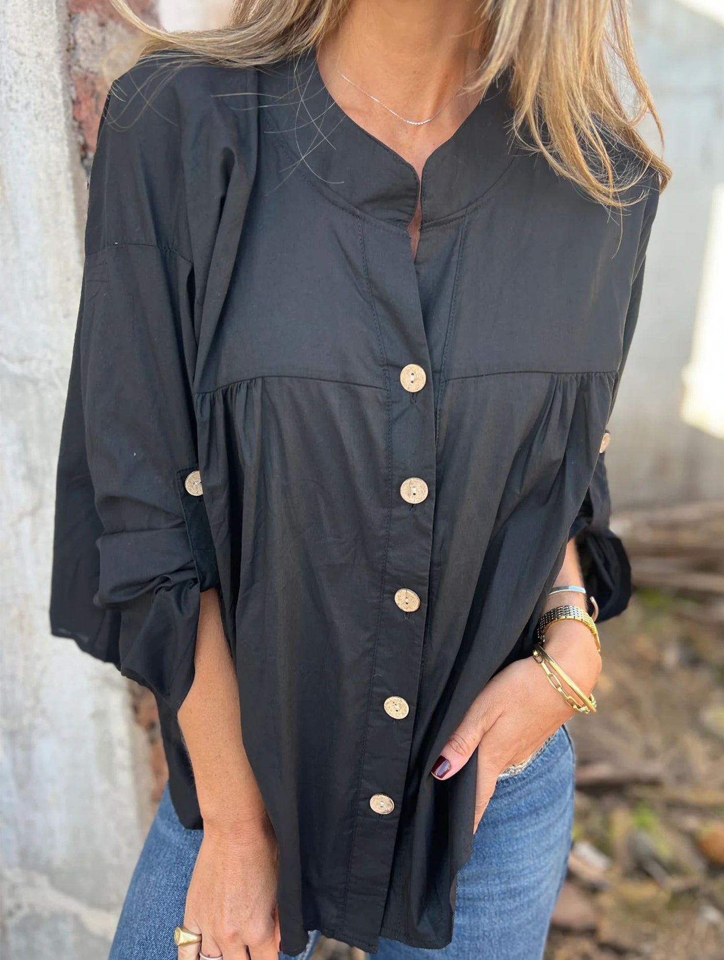 Loose V-neck pleated shirt for women_CWTSTL01392