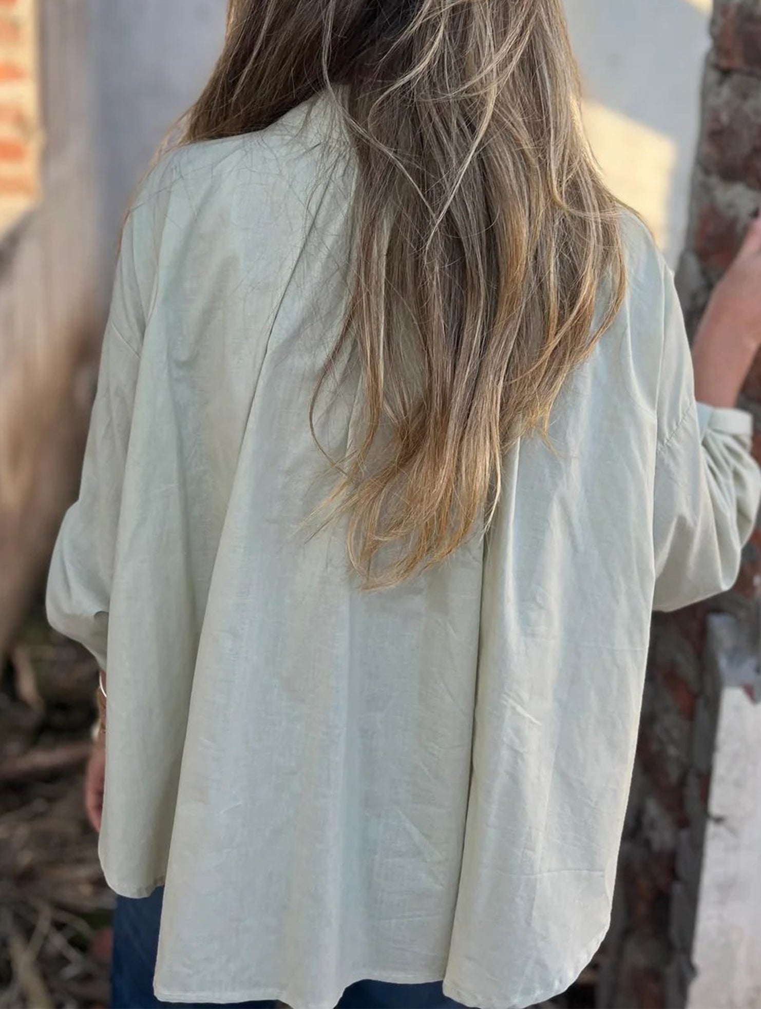 Loose V-neck pleated shirt for women_CWTSTL01392