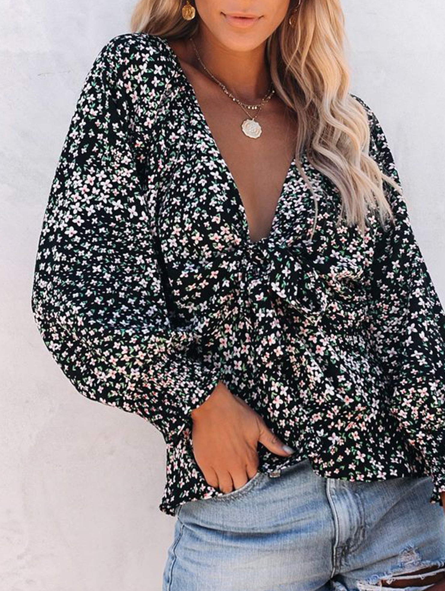 Floral print V-neck tie-waist blouse