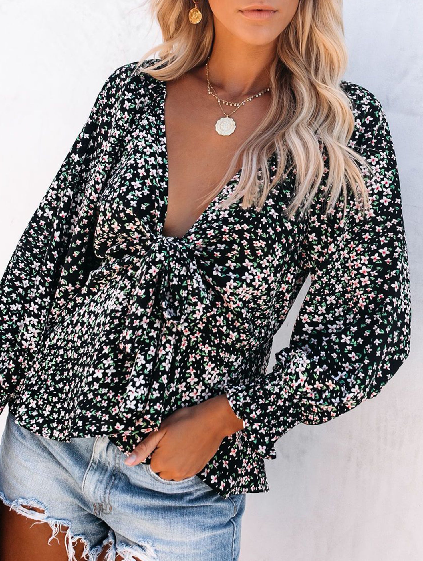 Floral print V-neck tie-waist blouse