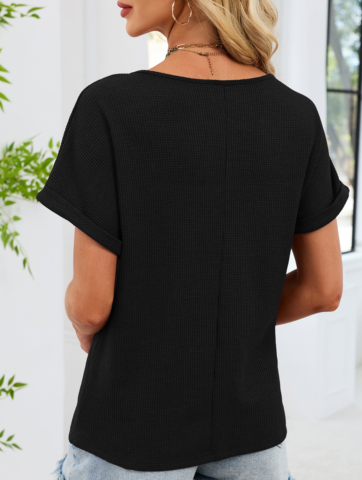 Lace-trimmed loose-fitting T-shirt for women