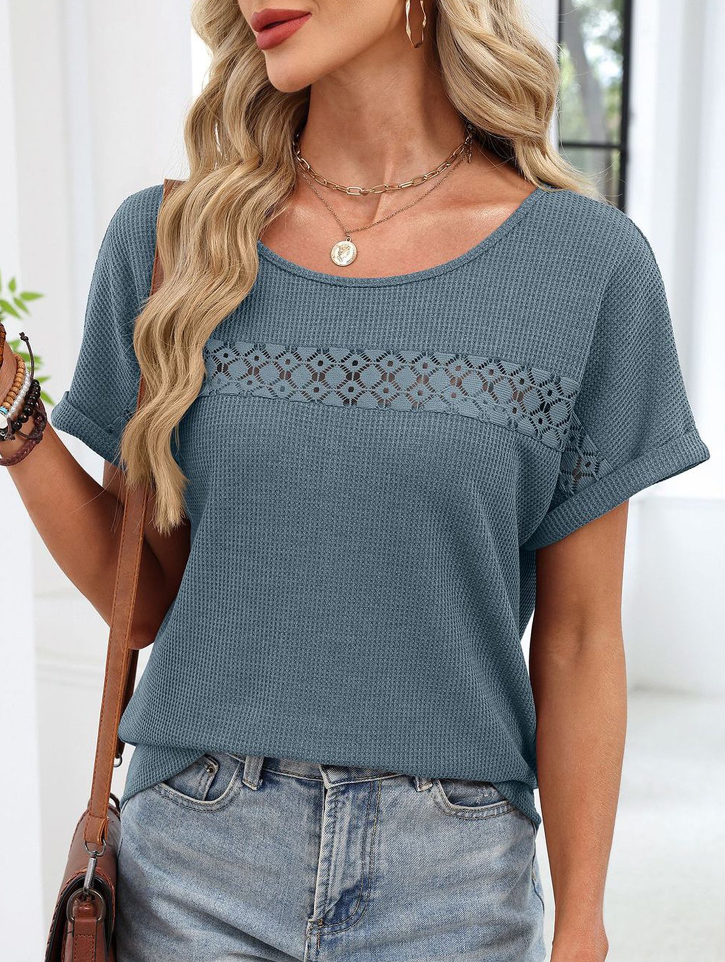 Lace-trimmed loose-fitting T-shirt for women