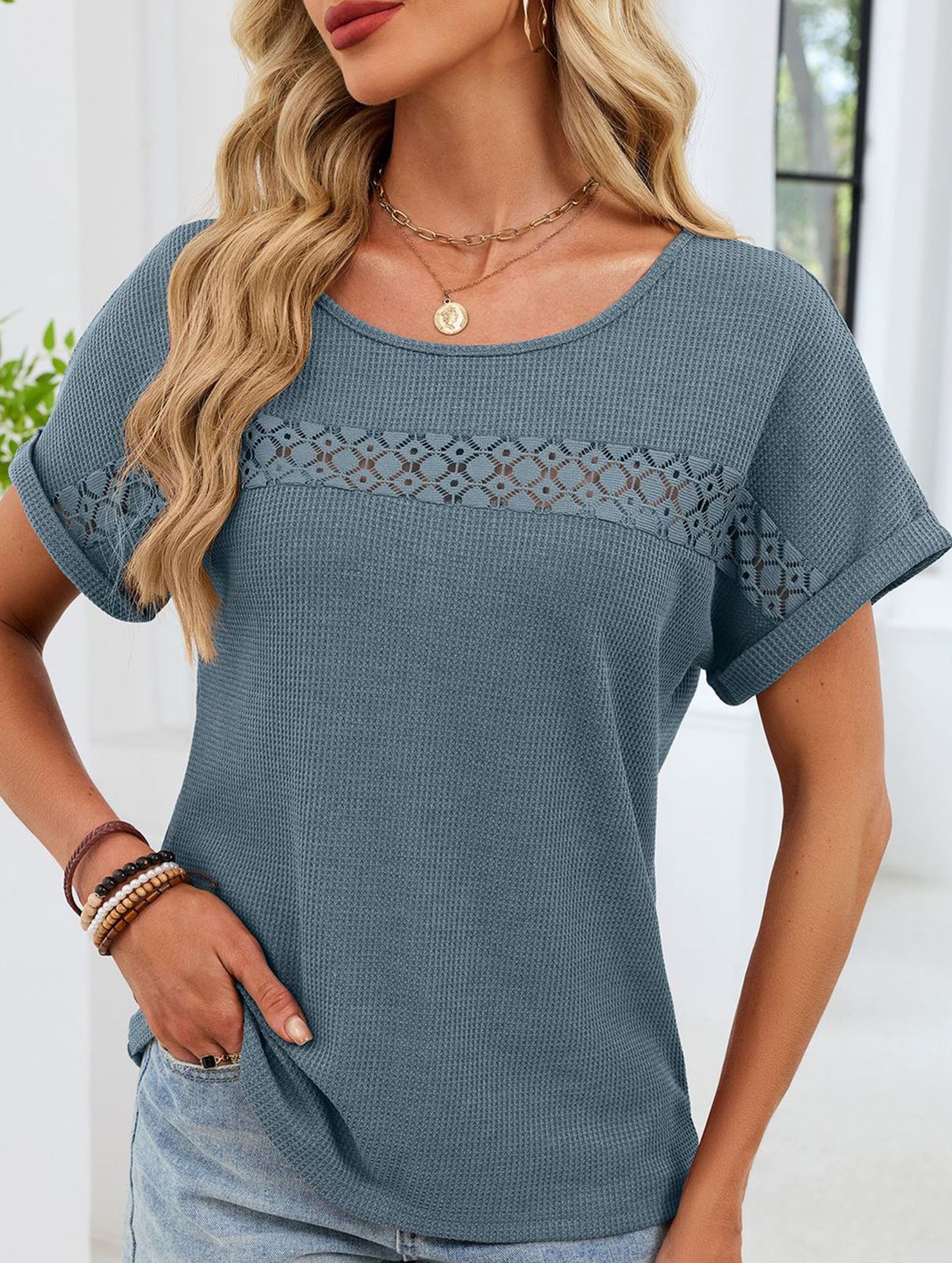 Lace-trimmed loose-fitting T-shirt for women