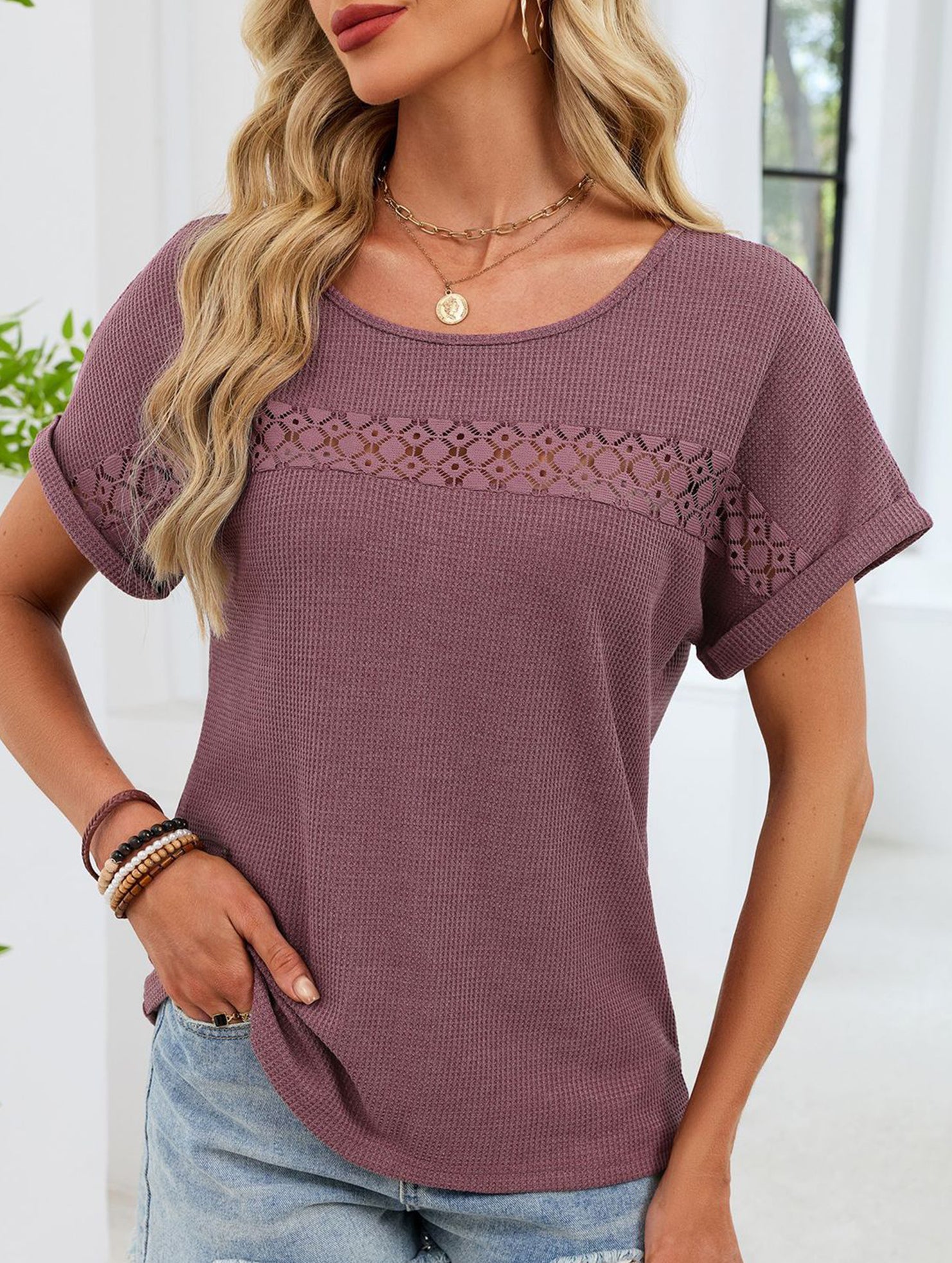 Lace-trimmed loose-fitting T-shirt for women