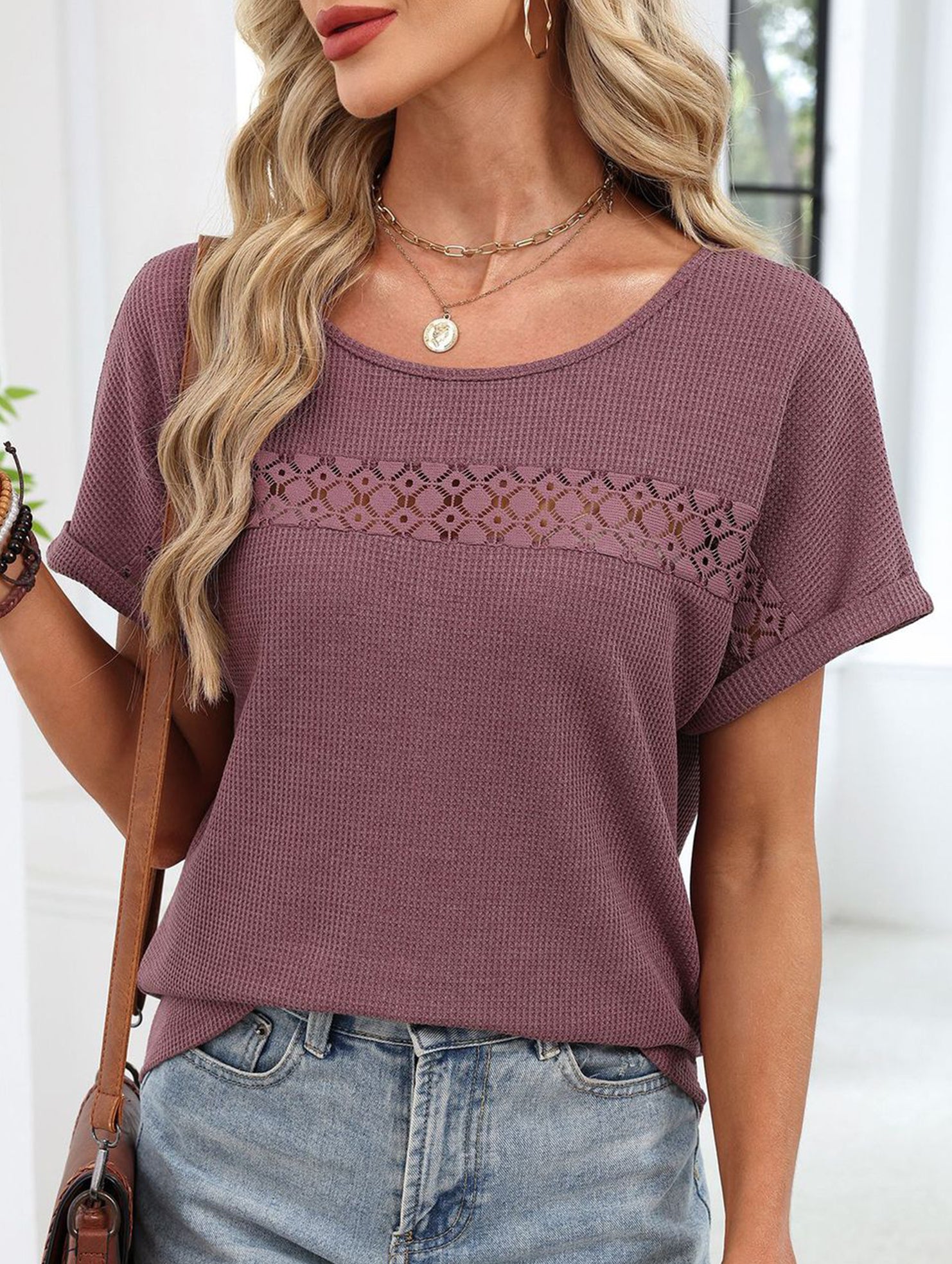 Lace-trimmed loose-fitting T-shirt for women