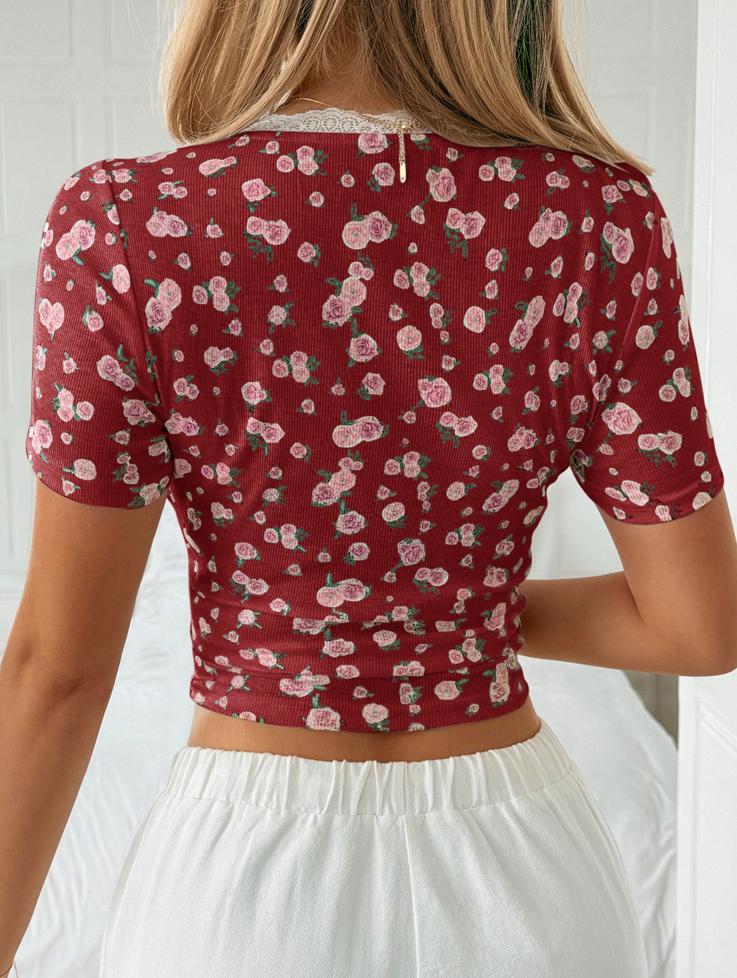 Spicy and versatile casual floral top for women